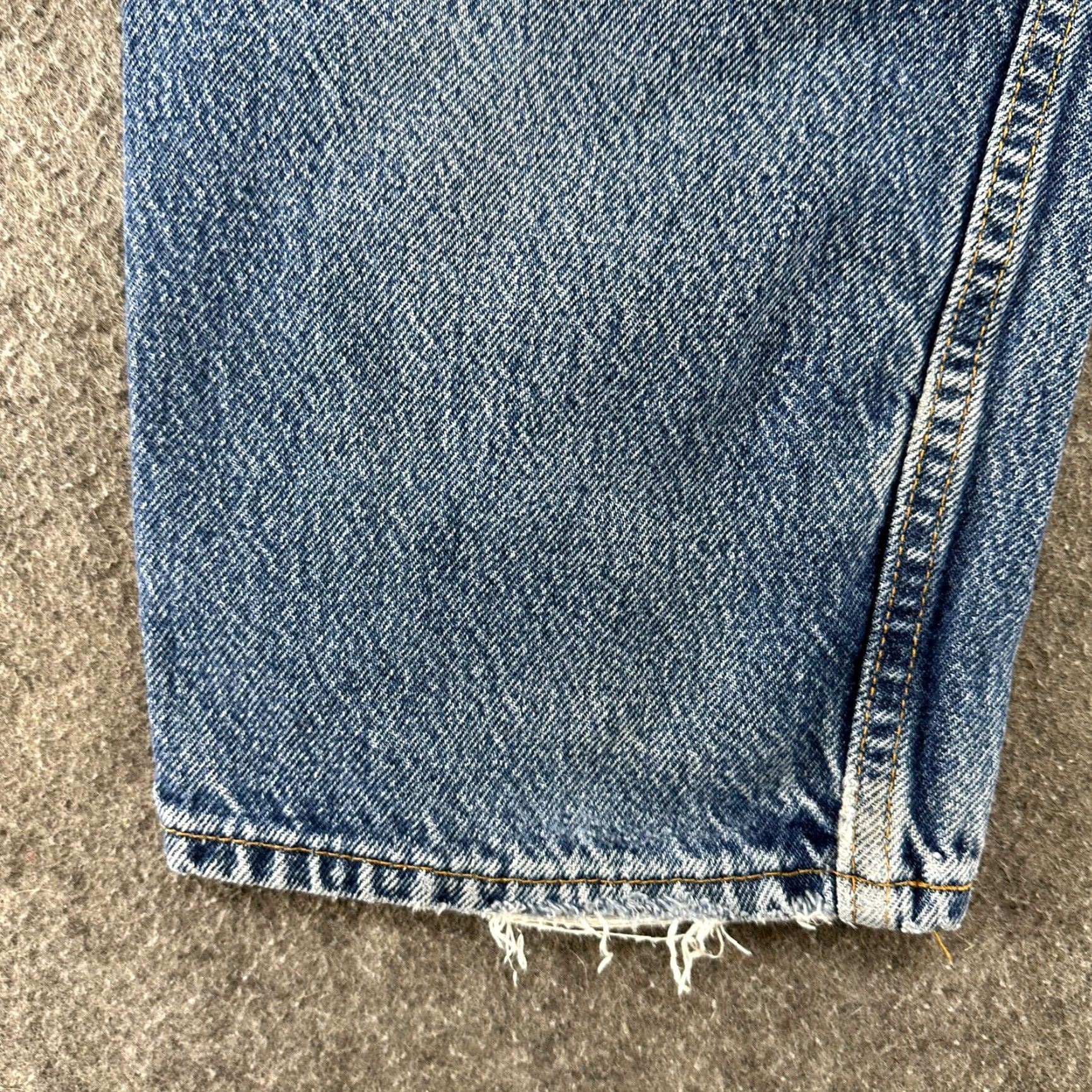 Levi's VTG Levi's 550 Jeans Mens 38x34 Blue Relaxed Taper Distressed 5-Pocket Denim Cotton 36 Waist 34 Inseam Vintage 90s Shirt? Size US 38 / EU 54 - 5 Thumbnail