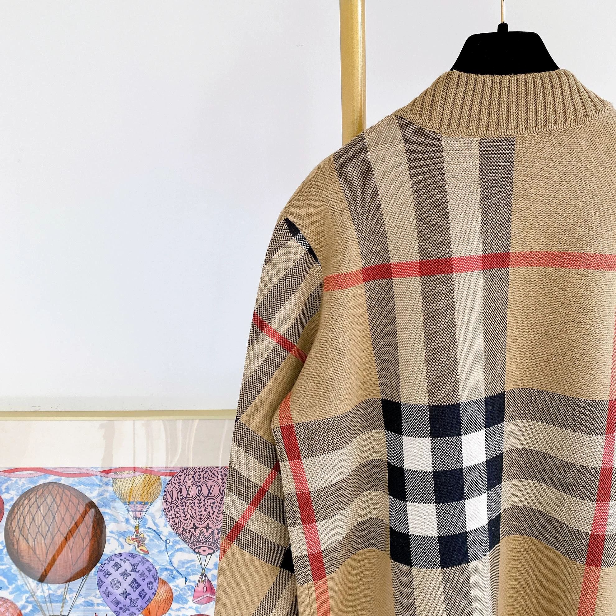 Burberry Burberry Khaki Check Wool Cardigan M BNWT Size US M / EU 48-50 / 2 - 5 Thumbnail