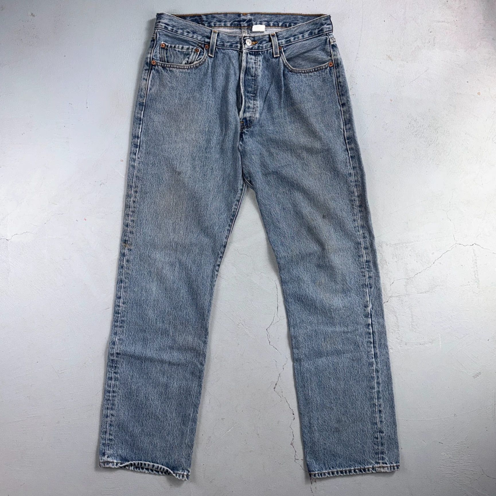 Levi's VINTAGE Levi's 501 Jeans Leg Straight 34x34 Blue Light Wash Denim Men Size US 34 / EU 50 - 2 Thumbnail