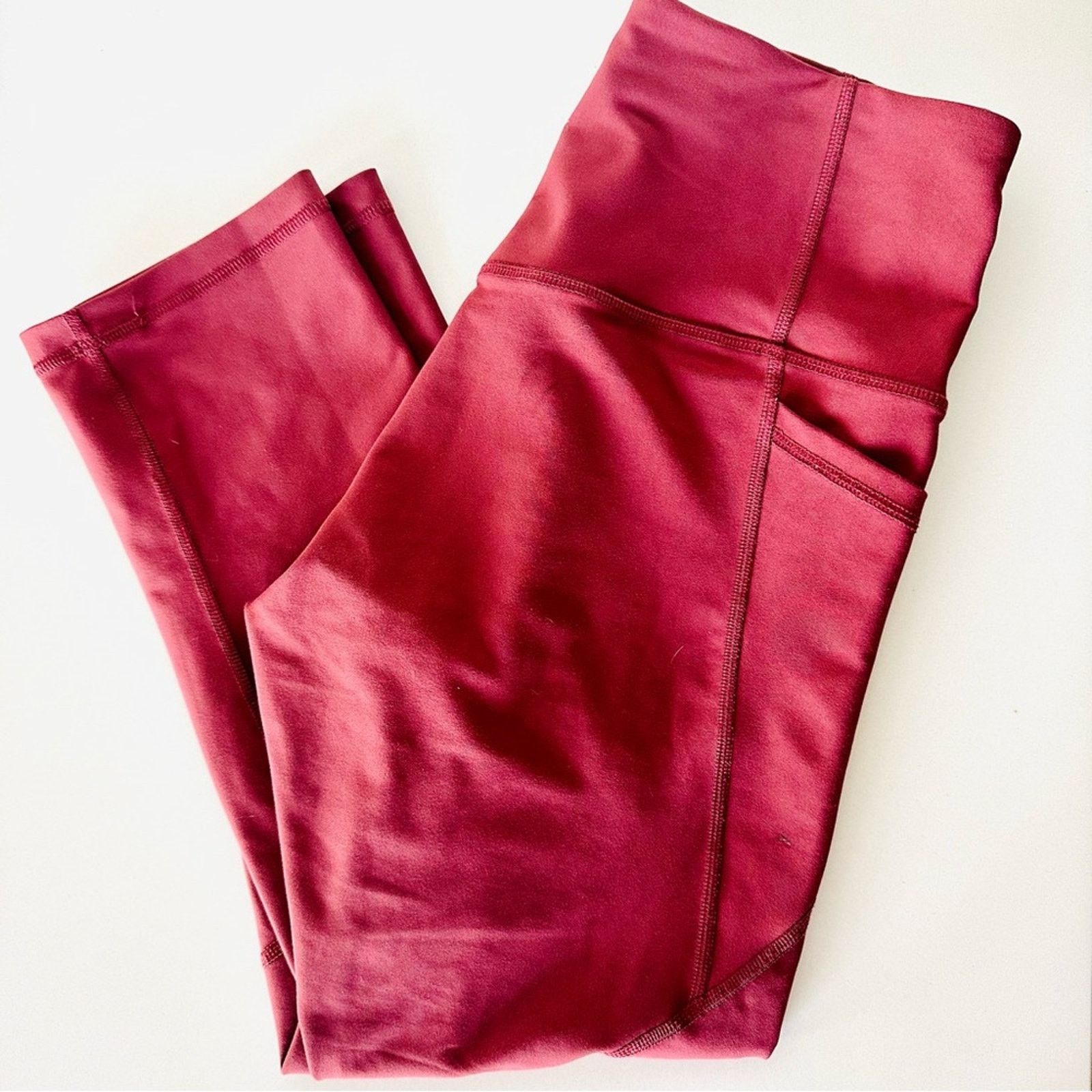 Old Navy NEW OLD NAVY ACTIVE Burgundy Pocket High Rise Crop Leggings Size 28" / US 6 / IT 42 - 2 Thumbnail