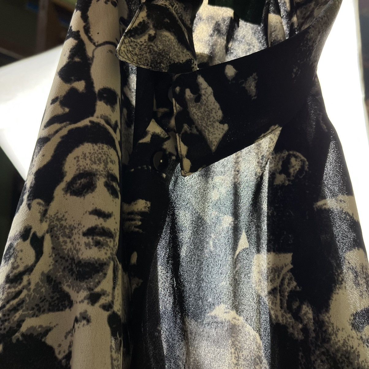 Jean Paul Gaultier Archive Jean paul gaultier Aw 1992 face button up shirt Size US M / EU 48-50 / 2 - 8 Thumbnail