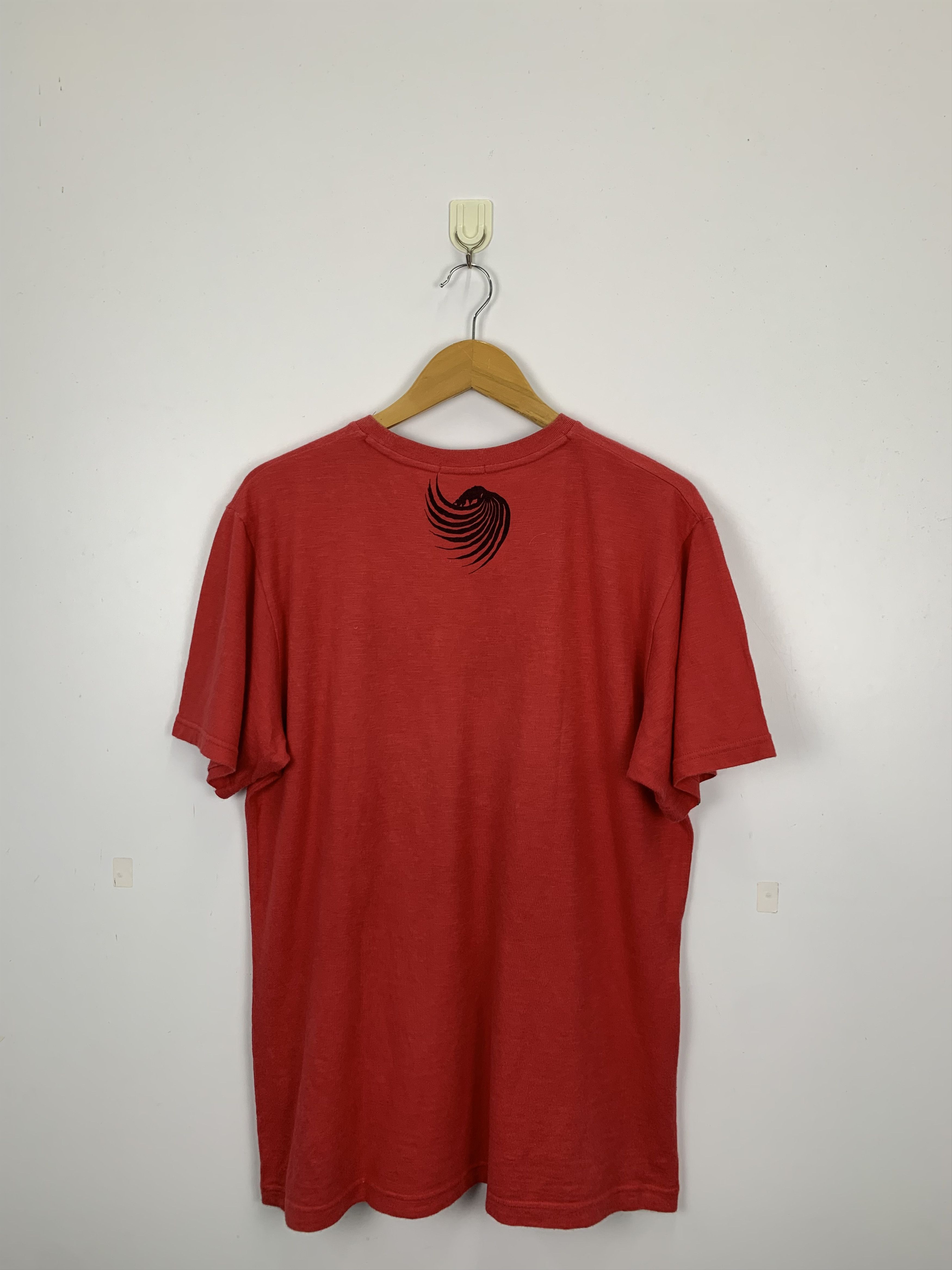 Uniqlo Uniqlo Japanese Anime Ushio T Shirt TA0166 Size US L / EU 52-54 / 3 - 3 Thumbnail