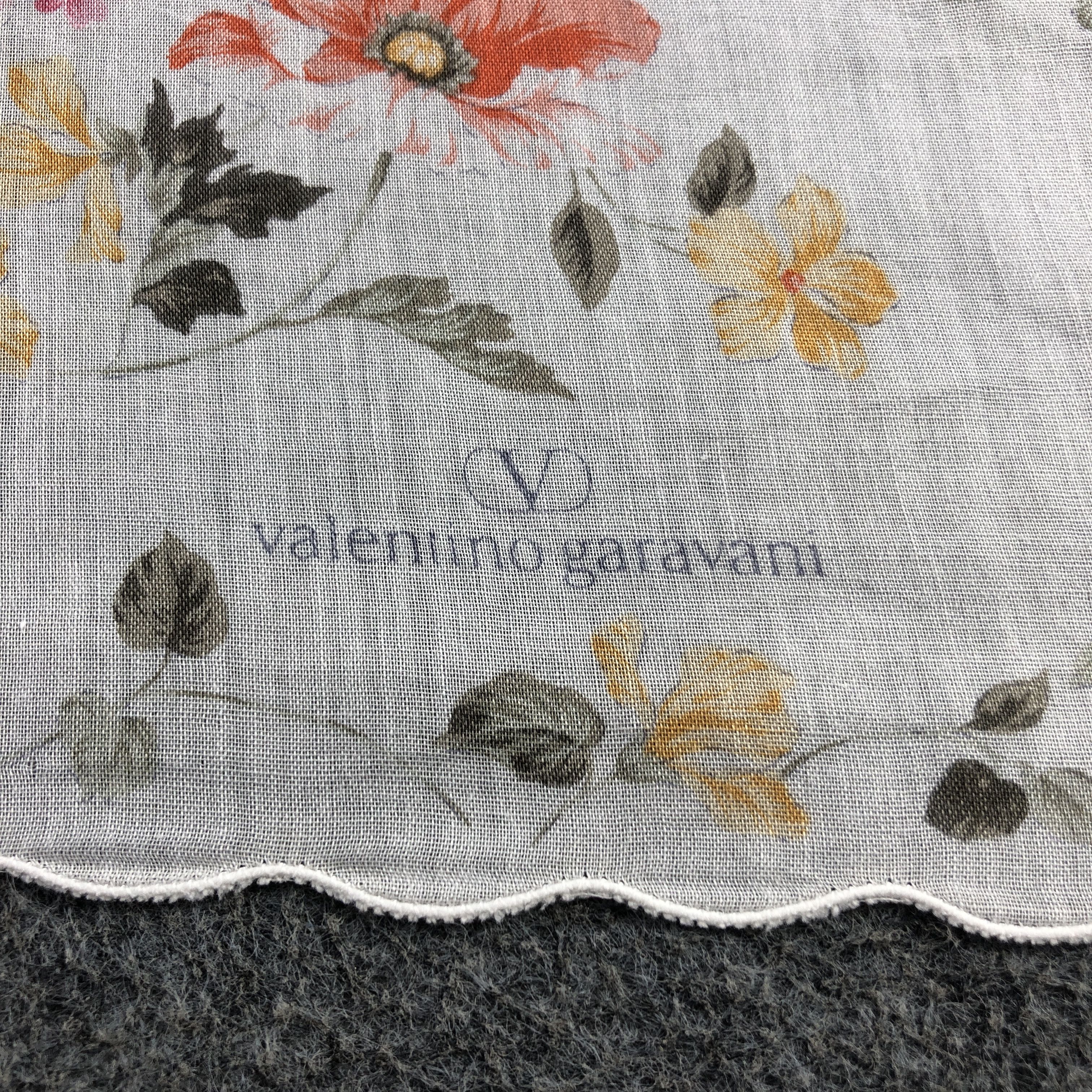 Vintage ValenTINO GarAVANI Handkerchief Neckerchief Bandana H2689 Size ONE SIZE - 4 Thumbnail