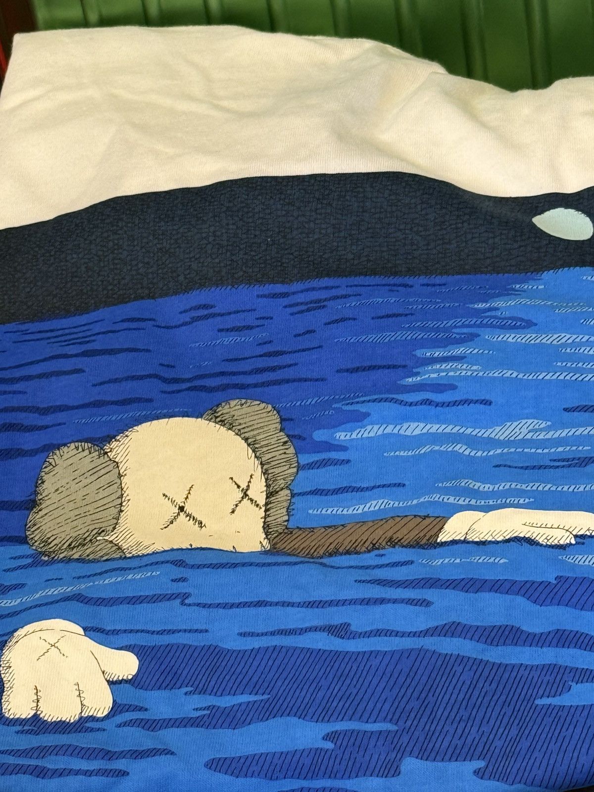 Kaws × Uniqlo KAWS x Uniqlo T Shirt Size Asian XL Size US XL / EU 56 / 4 - 7 Thumbnail