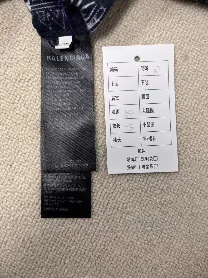 Balenciaga Balenciaga size 37 Logo Printed Full Print Single Breasted Size US L / EU 52-54 / 3 - 4 Thumbnail