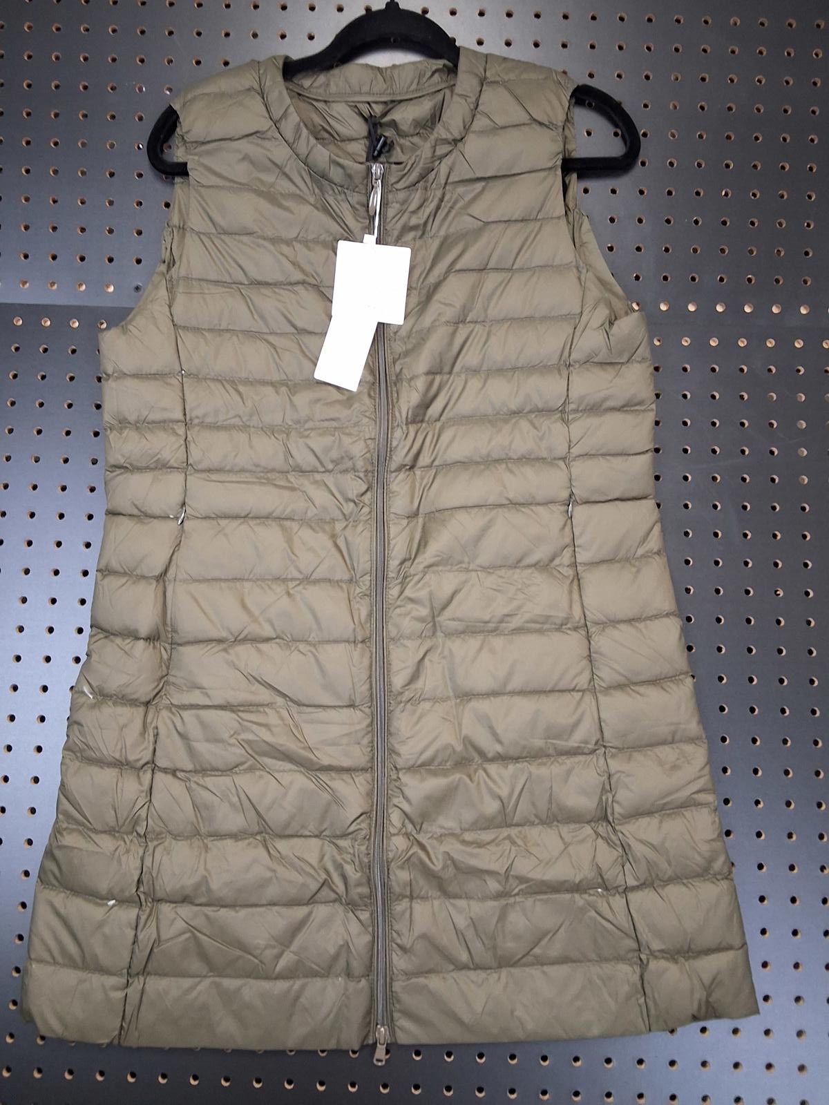Other Chic & Cozy Women's Puffer Vest - New with Tags! Size M / US 6-8 / IT 42-44 - 1 Thumbnail