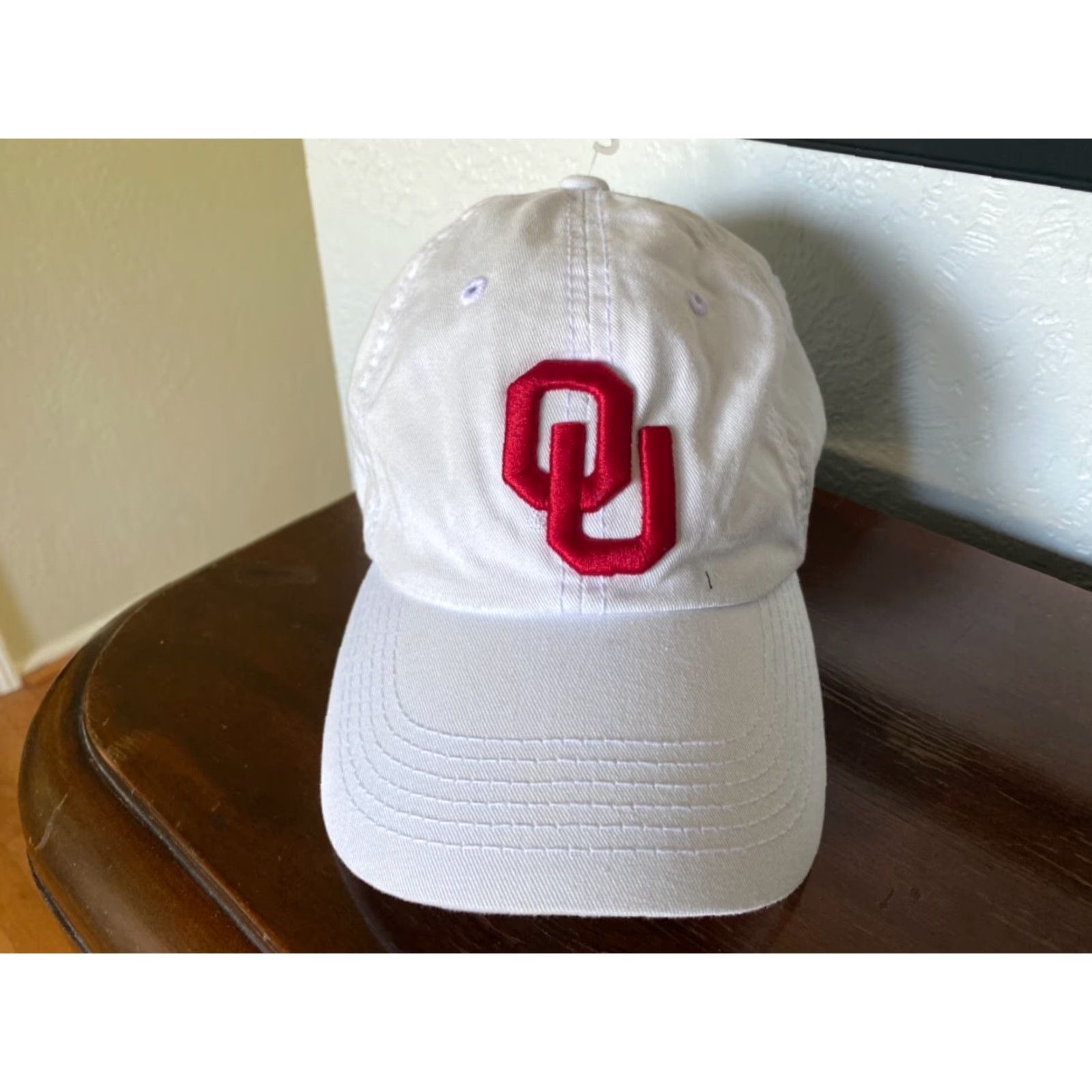 Top Of The World VINTAGE Top of the World Oklahoma Sooners White Hat Strapback Football Unisex Adults Adjustable Size Solid Logo Men’s Hat Size US M / EU 48-50 / 2 - 2 Thumbnail