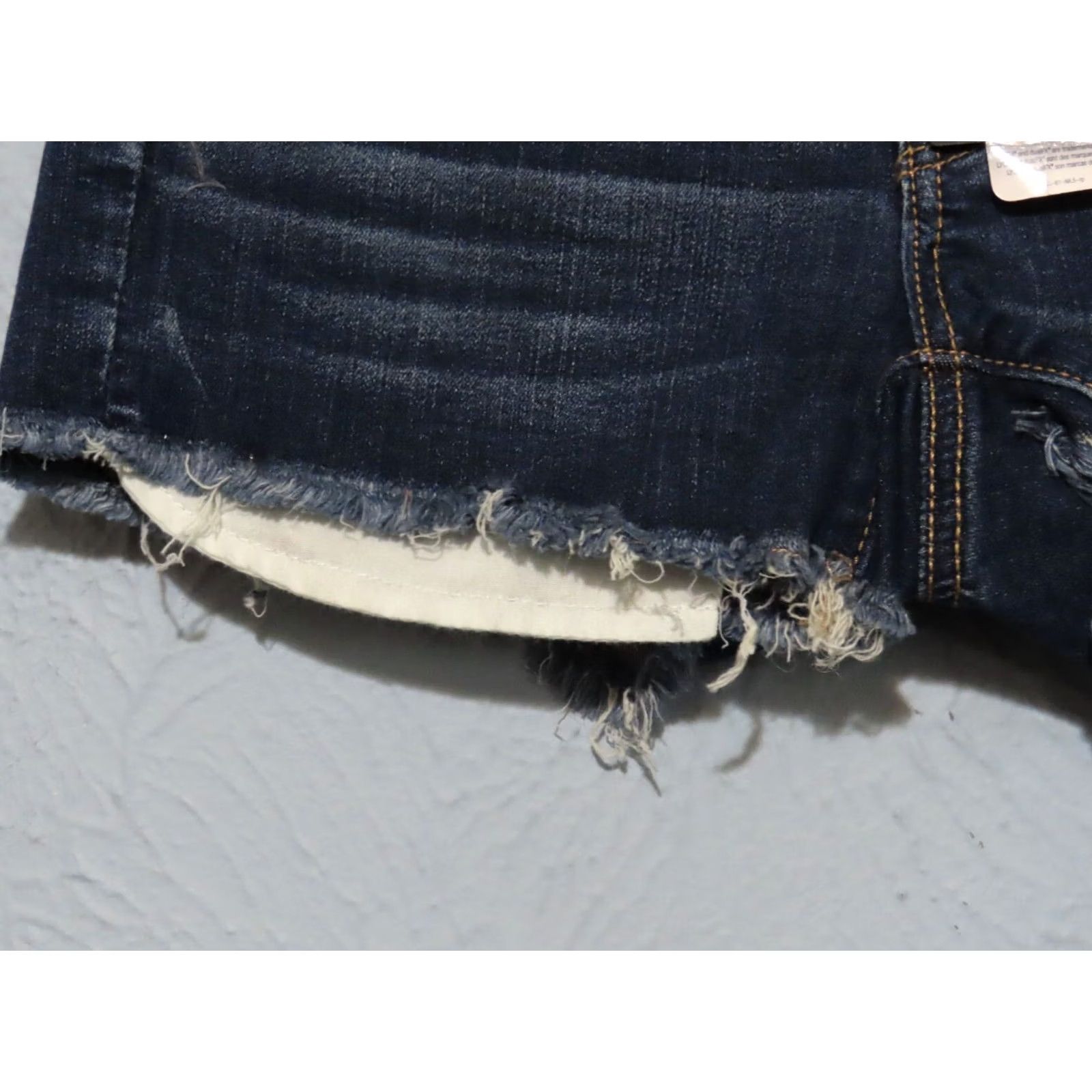 American Eagle Outfitters American Eagle Outfitters Denim Lycra Women's 2 Cut-Off Dark Wash Denim Shorts NWT Size 26" / US 2 / IT 38 - 3 Thumbnail