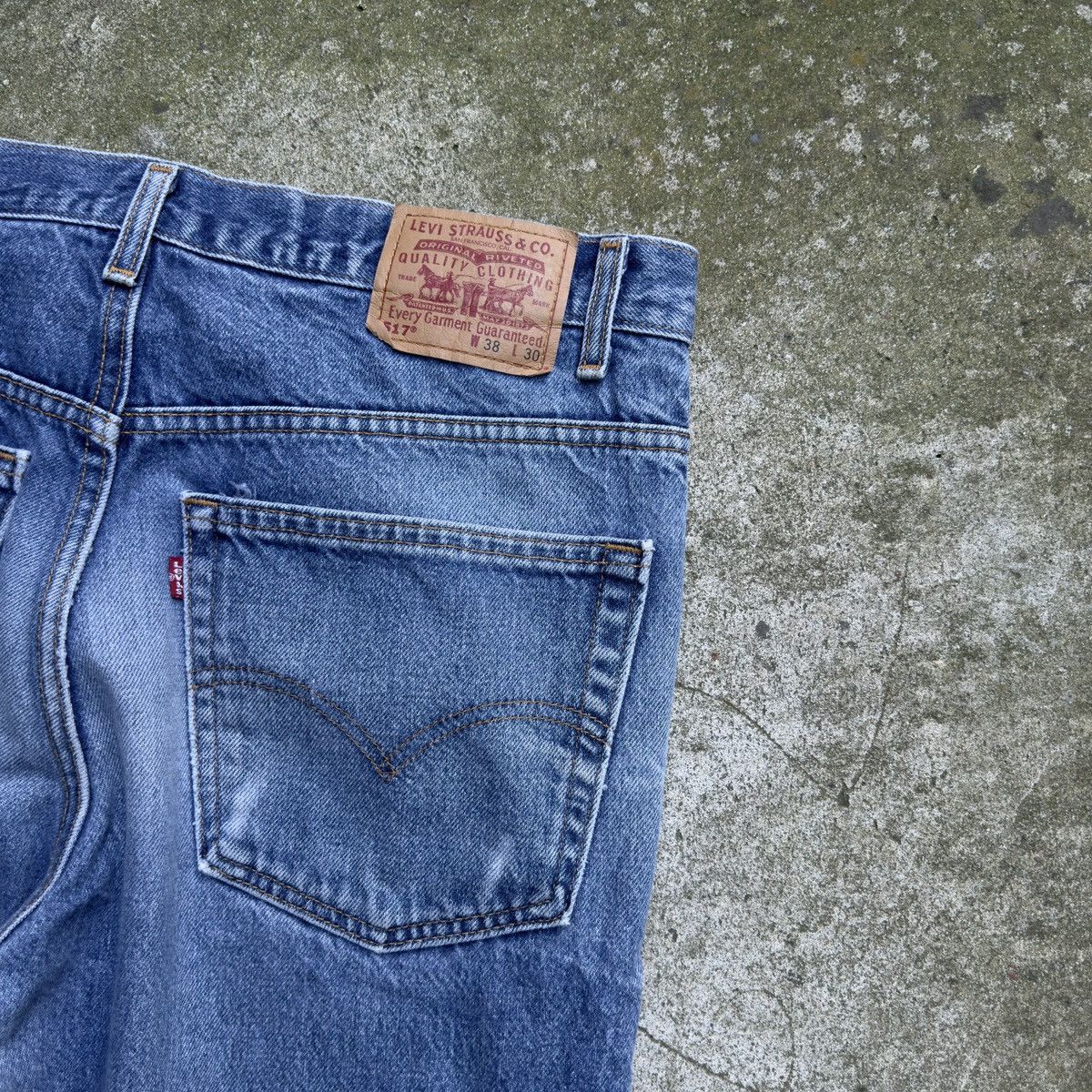 Levi's VINTAGE 90s LEVI'S 517 BOOT CUT FADED DENIM JEANS Size US 38 / EU 54 - 10 Thumbnail