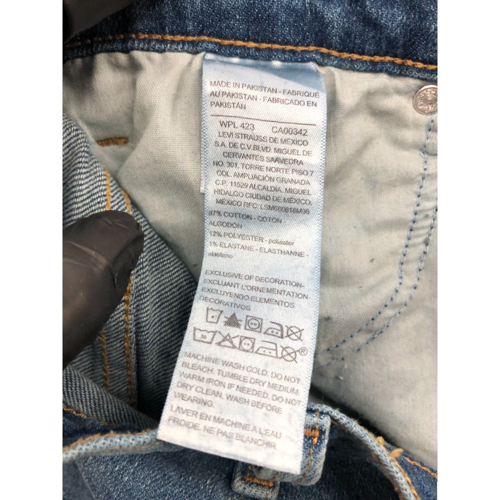 Levi's VINTAGE Levi's Hi-Rise Shorts Womens Size 4 Medium Wash Blue Raw Hem Size 27" / US 4 / IT 40 - 7 Thumbnail