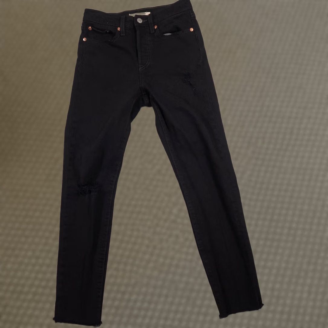 Levi's Levi's Wedgie Jeans Womens 24 Black High Rise Tapered Distressed Denim Raw Hem Jeans Women 24 Slim Straight 27in Inseam Size 42" / US 20 - 1 Thumbnail