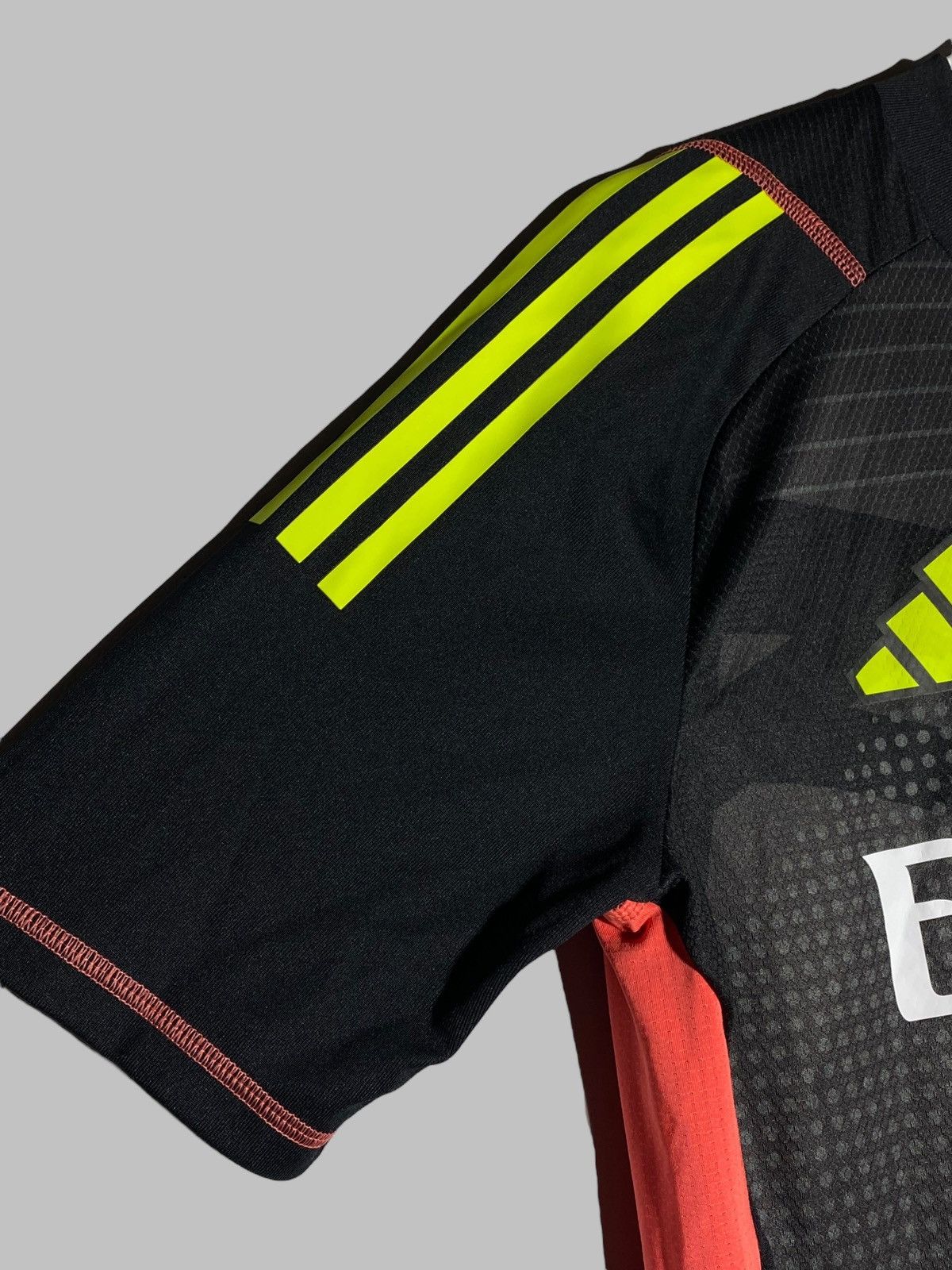 Adidas Adidas Benfica 2024 Goalkeeper Football Shirt Size US L / EU 52-54 / 3 - 6 Thumbnail