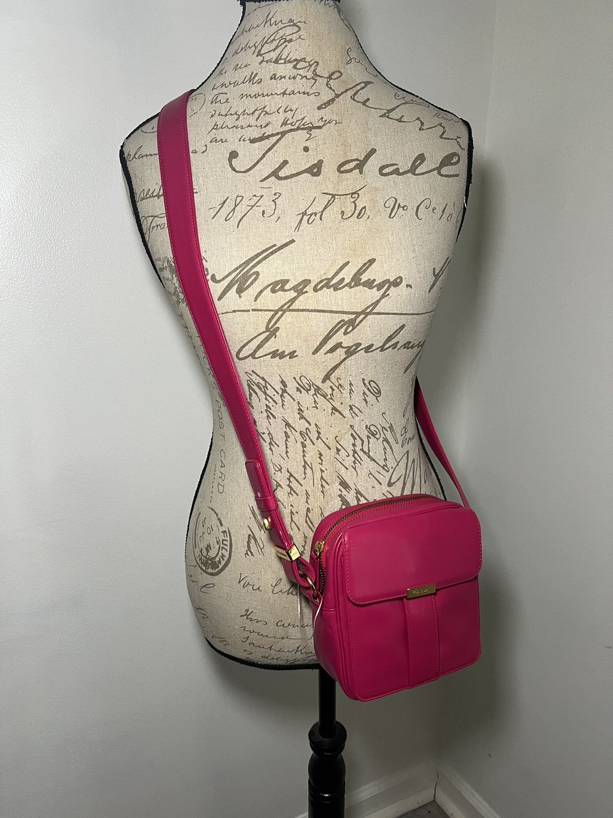Yves Saint Laurent Vintage Hot Pink Yves Saint Laurent Crossbody Size ONE SIZE - 1 Thumbnail