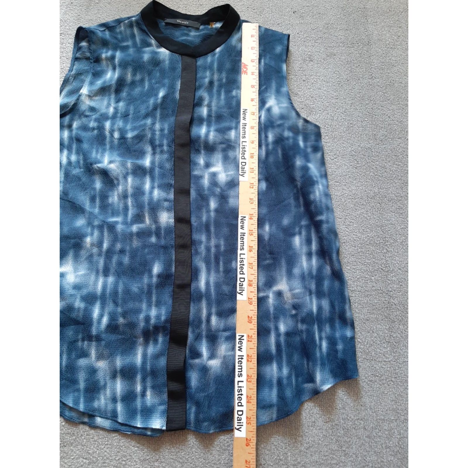 Vintage Tahari Blue Sleeveless Button-Up Top Women's Size S User: Tahari Blue Sleeveless Button-Up Top Women's Size S Size S / US 4 / IT 40 - 3 Thumbnail