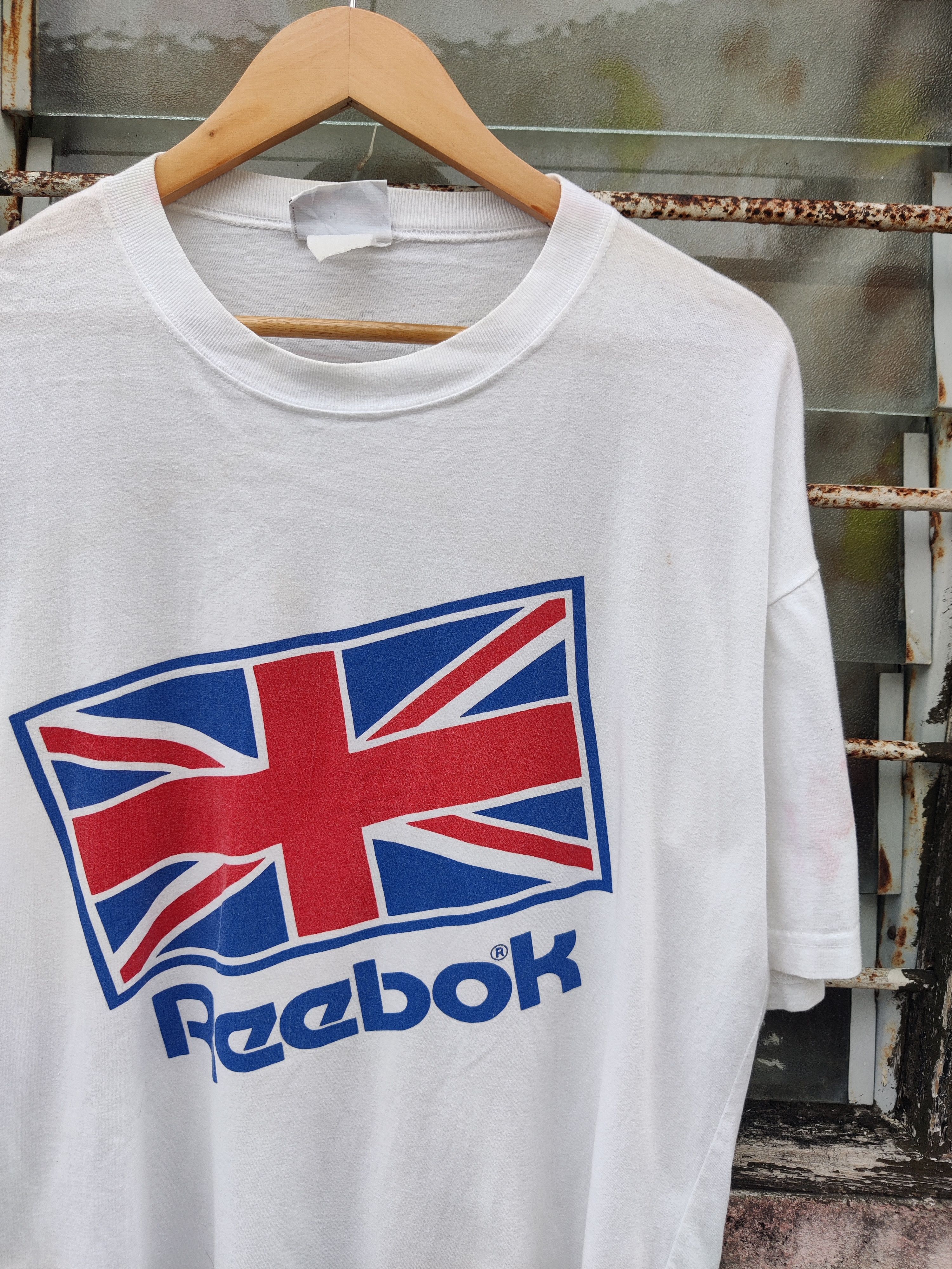 Reebok Vintage Reebok Big UK Flag Logo Shirt Size US L / EU 52-54 / 3 - 3 Thumbnail