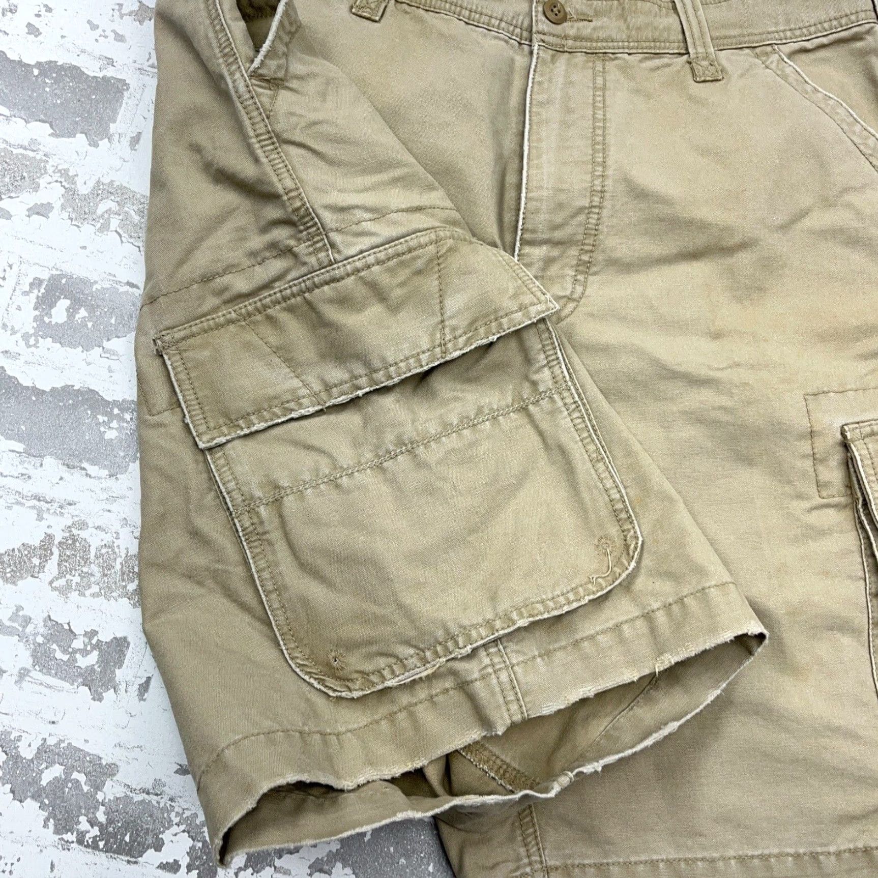 American Eagle Outfitters VINTAGE American Eagle Cargo Shorts Men 36 Beige Baggy Y2K Skate Size US 36 / EU 52 - 4 Thumbnail
