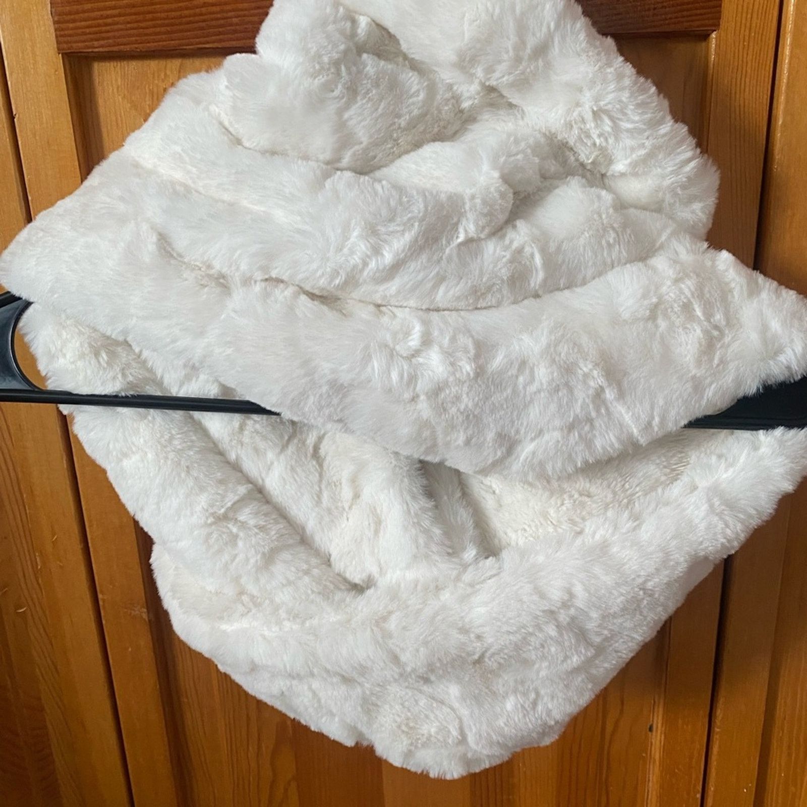 Talbots Luxurious White Faux Fur Scarf Size ONE SIZE - 4 Thumbnail
