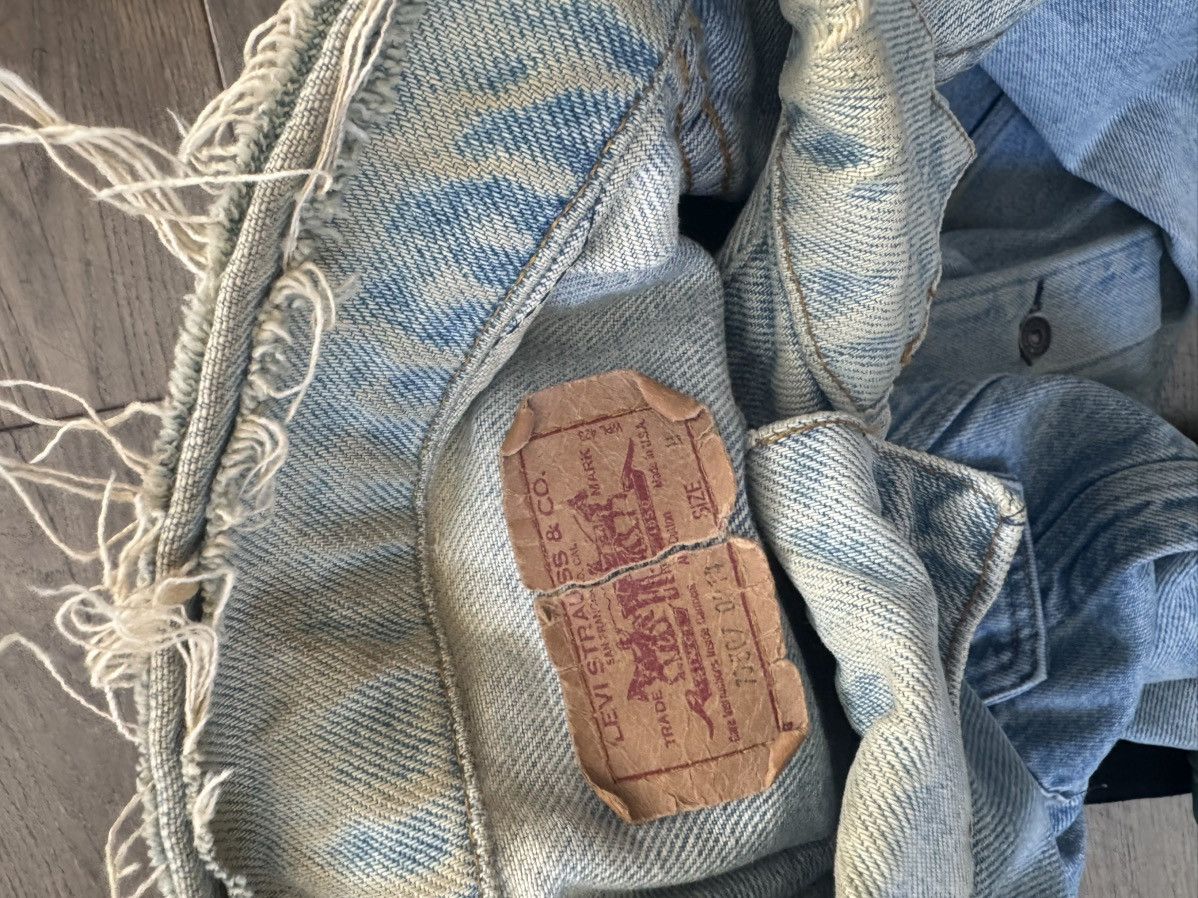 Levi's Distressed trucker Size US L / EU 52-54 / 3 - 2 Thumbnail