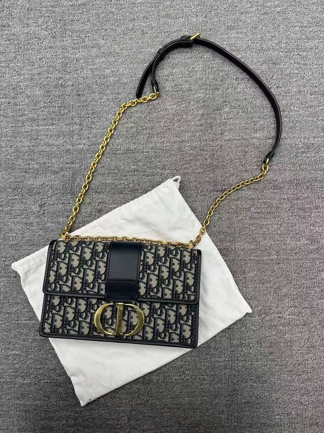 Dior Dior Gold Bag 43 Men Size ONE SIZE - 1 Thumbnail