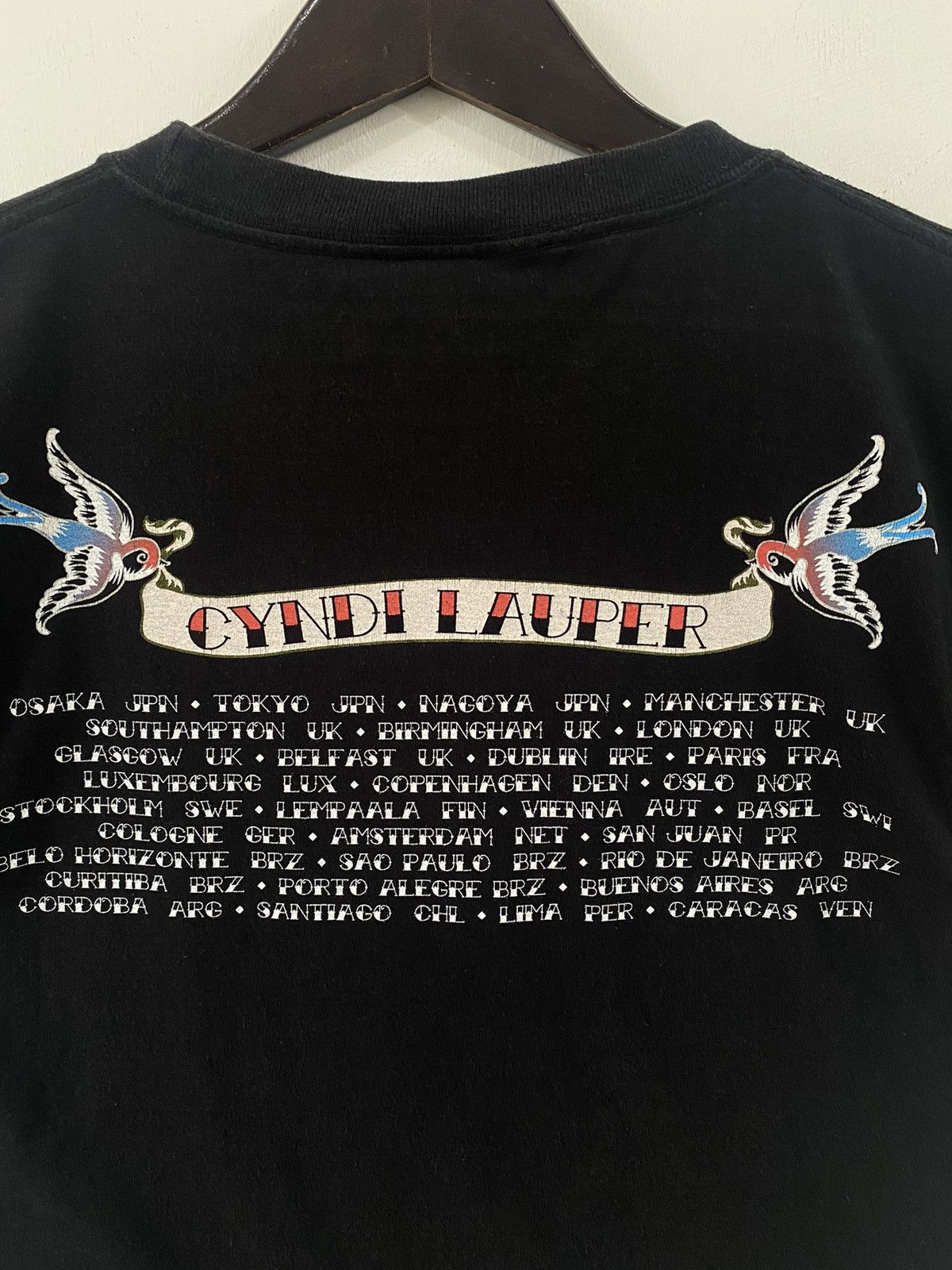 Band Tees 💥VINTAGE CYNDI LAUPER actress dance new wave rare tee shirt Size US M / EU 48-50 / 2 - 4 Thumbnail
