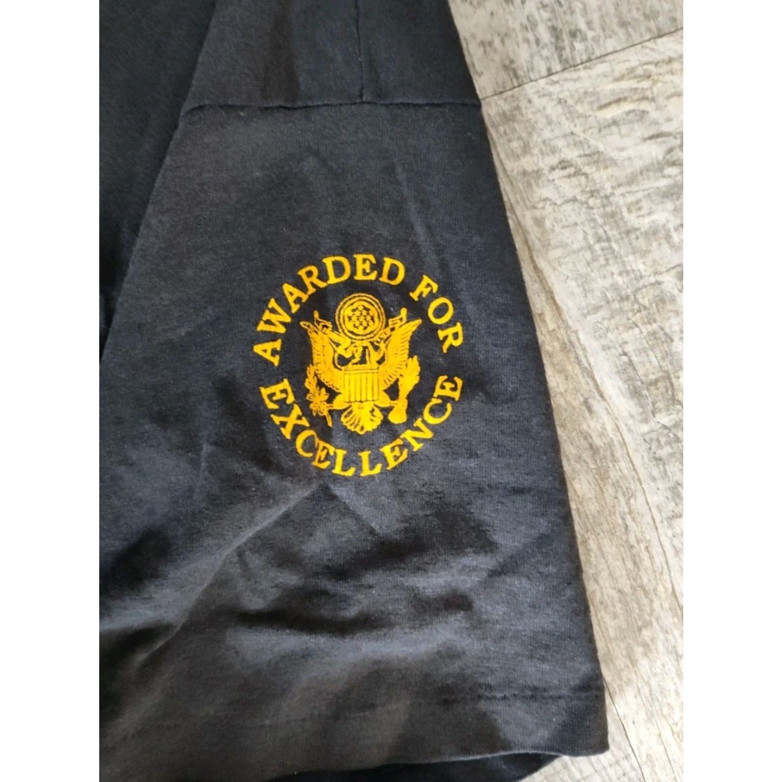 Vintage VINTAGE Army College Military T-Shirt Black Graphic Print Sz L Mens Size US L / EU 52-54 / 3 - 6 Thumbnail
