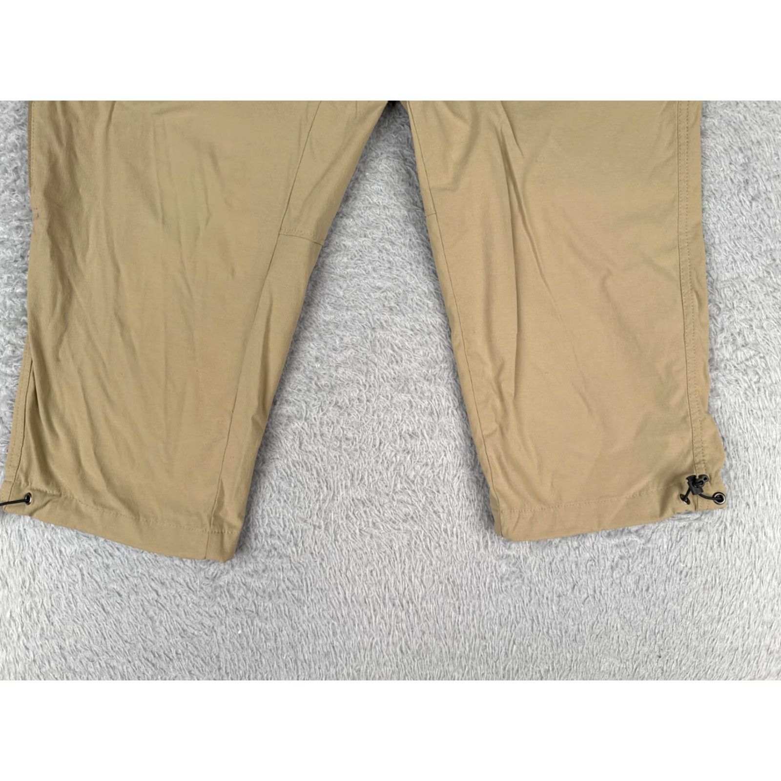 Vintage Columbia Pants Womens Beige Nylon Capri 34x18 Regular Stretch 10 Casual Capris, Travel, Workwear Womens, 18in Inseam, Flat Front, Machine Washable Size 32" / US 10 / IT 46 - 2 Thumbnail