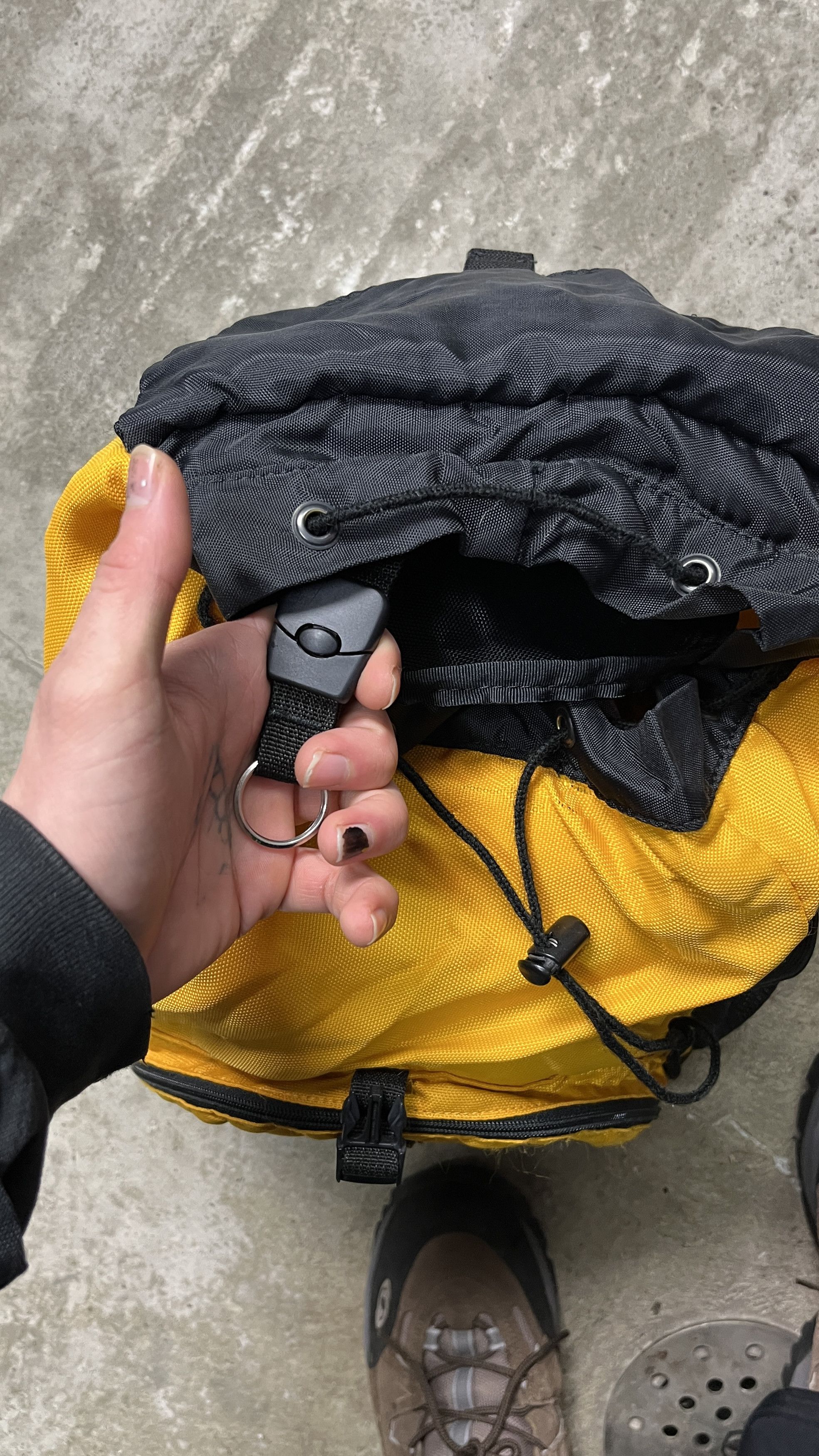 Eastpak 1990s EASTAPAK MADE IN USA RARE COLORWAY OG BACKPACK - 6200 Size ONE SIZE - 7 Thumbnail
