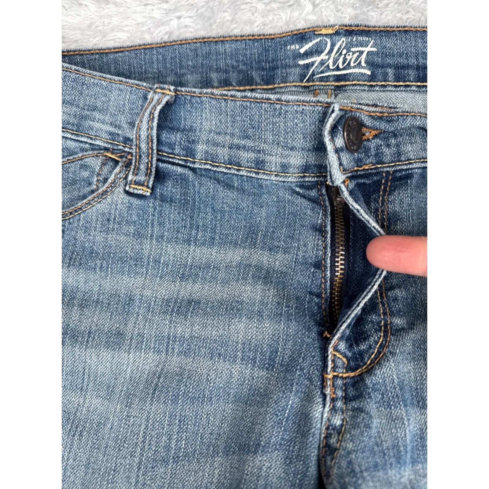 Old Navy Old Navy Women's Bootcut Jeans 6 Blue Denim Low Rise Stretch Comfort 31x31 Size 28" / US 6 / IT 42 - 6 Thumbnail