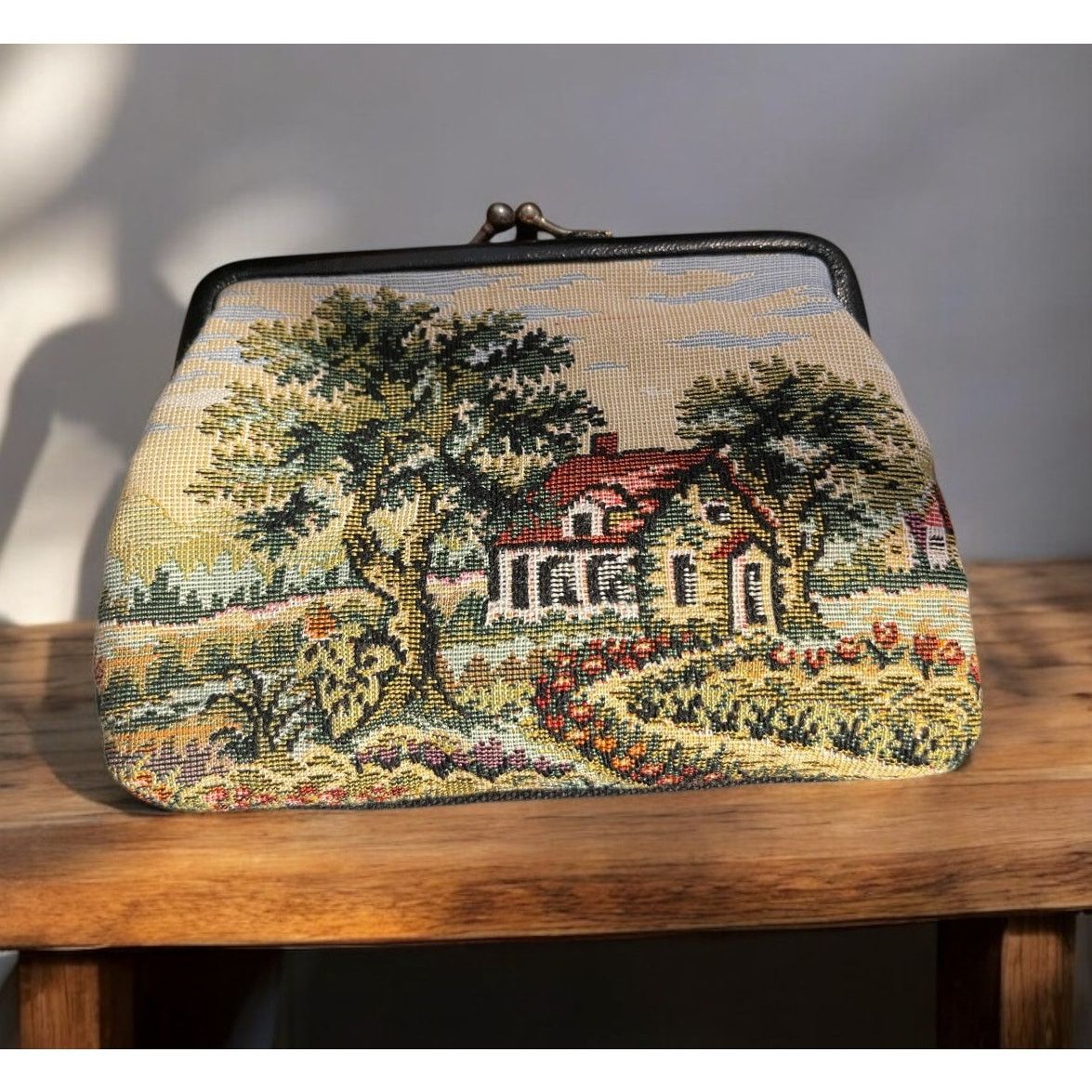 Unknown London Vintage Embroidered Tapestry Change Purse Wallet Snap Shut Size ONE SIZE - 1 Thumbnail