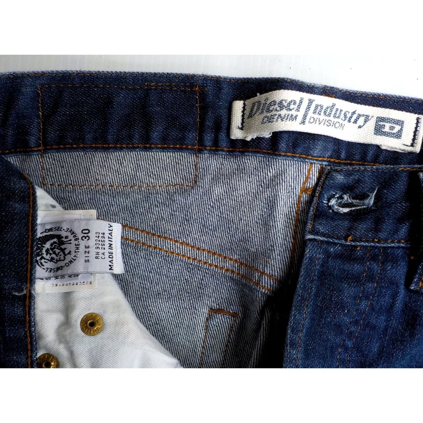 Diesel Diesel Jeans Blue Button Fly Straight Leg SZ 30 Italy Womens Size 30" / US 8 / IT 44 - 7 Thumbnail