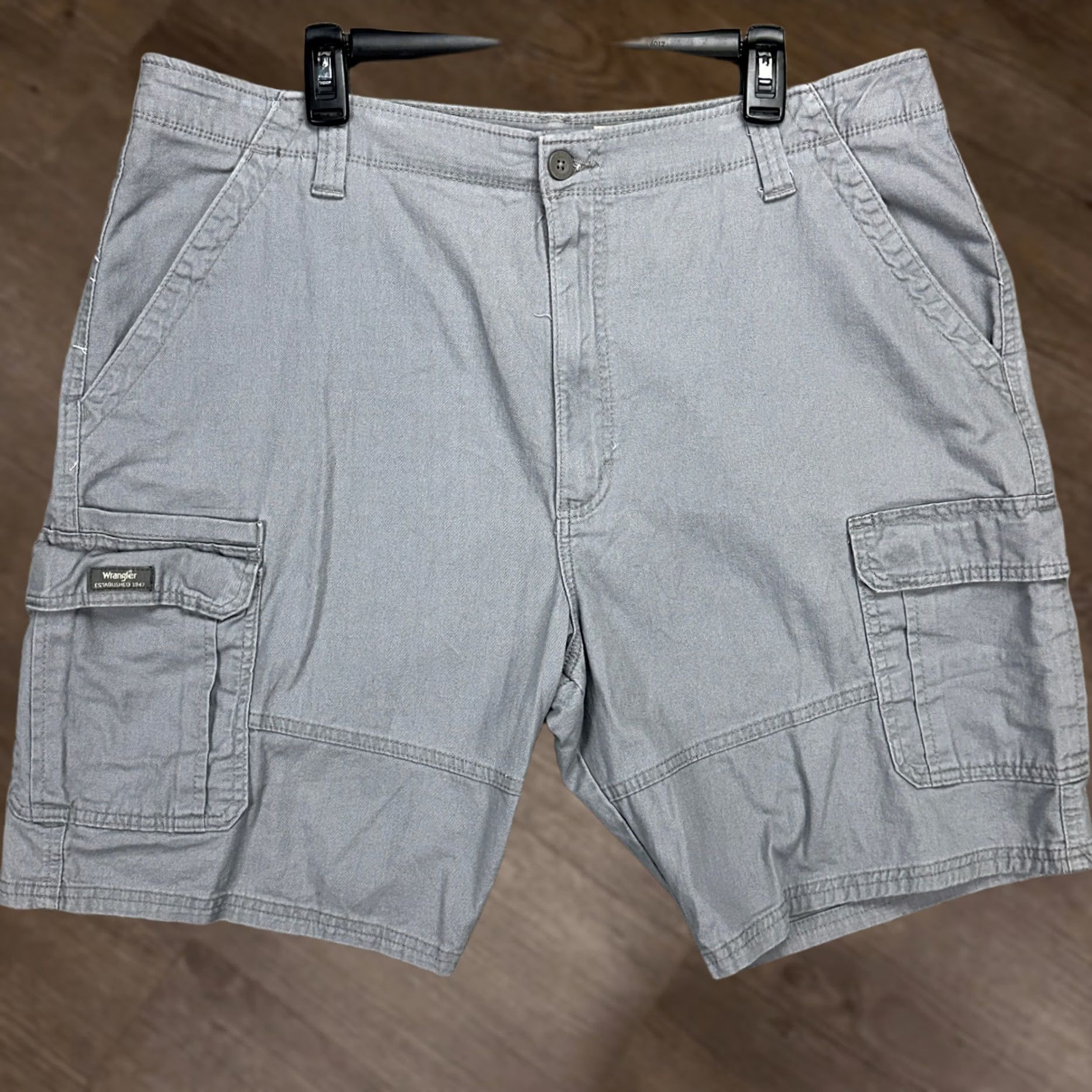 Wrangler Wrangler Cargo Shorts Mens 40X10 Grey Relaxed Fit Flat Front Pockets Cargo Adult Casual Size US 40 / EU 56 - 1 Thumbnail