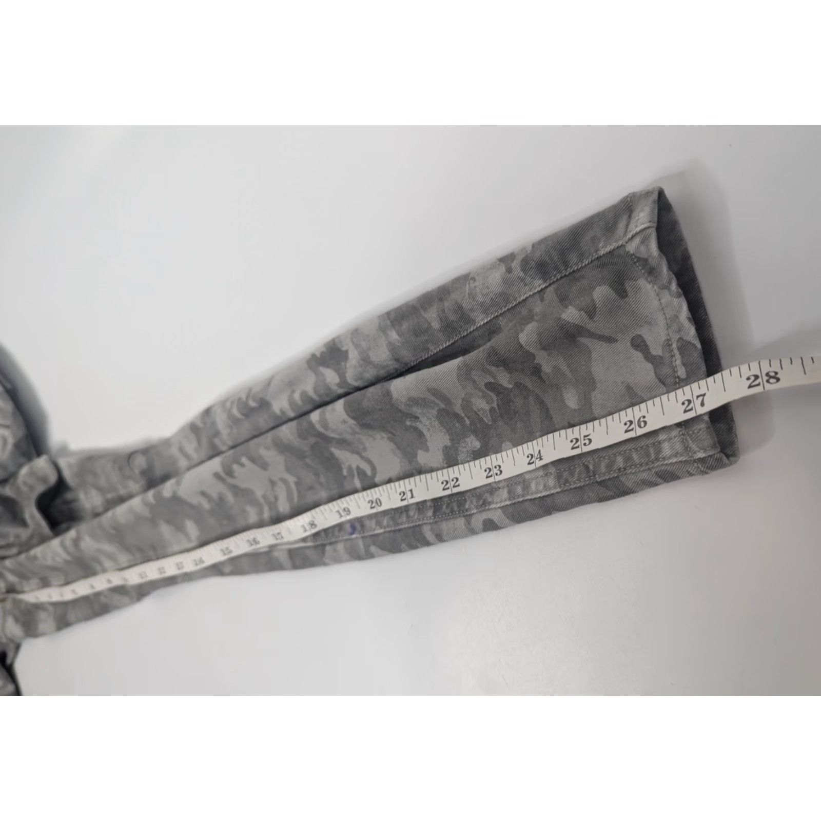 Spanx Spanx Stretch Twill Cargo Ankle Pants Gray Olive Camo Womens Small Petite 20311Q Slim Pockets Button Cargo Pants Size 28" / US 6 / IT 42 - 7 Thumbnail