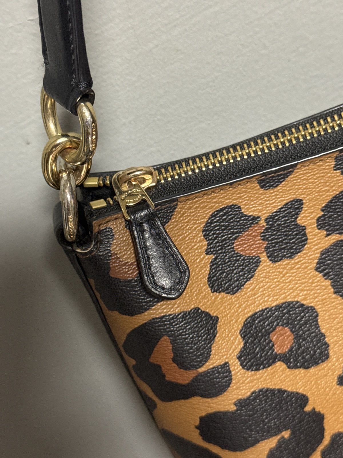 Coach Coach Leopard Print Shoulder Bag Size ONE SIZE - 4 Thumbnail