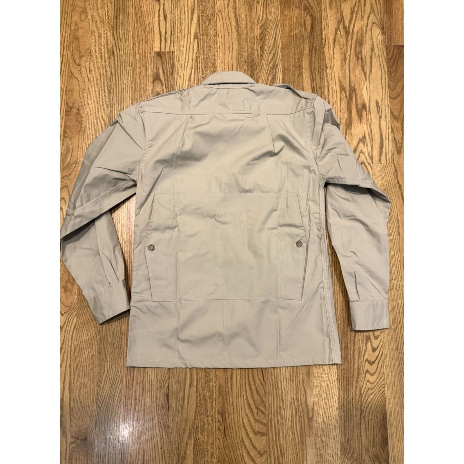 Vintage VINTAGE Woolrich Button-Up Shirt Men’s Small Safari Pockets NOS 90s Outdoor Beige Cotton Polyester Cotton Blend Regular Men's Shirt Size US S / EU 44-46 / 1 - 7 Thumbnail