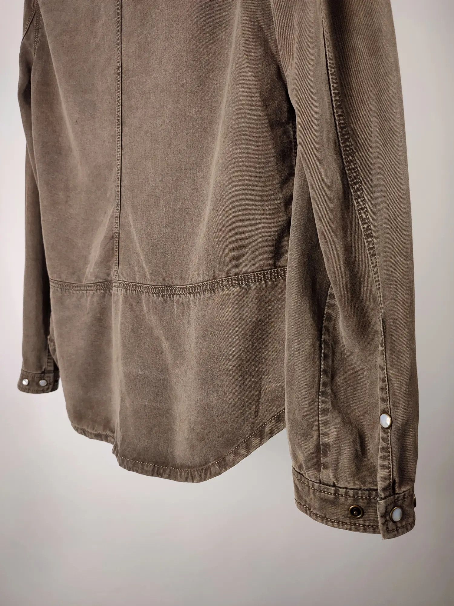 Burberry Burberry Lyocell Viscose Pearl button Shirt Size L / US 10 / IT 46 - 11 Thumbnail