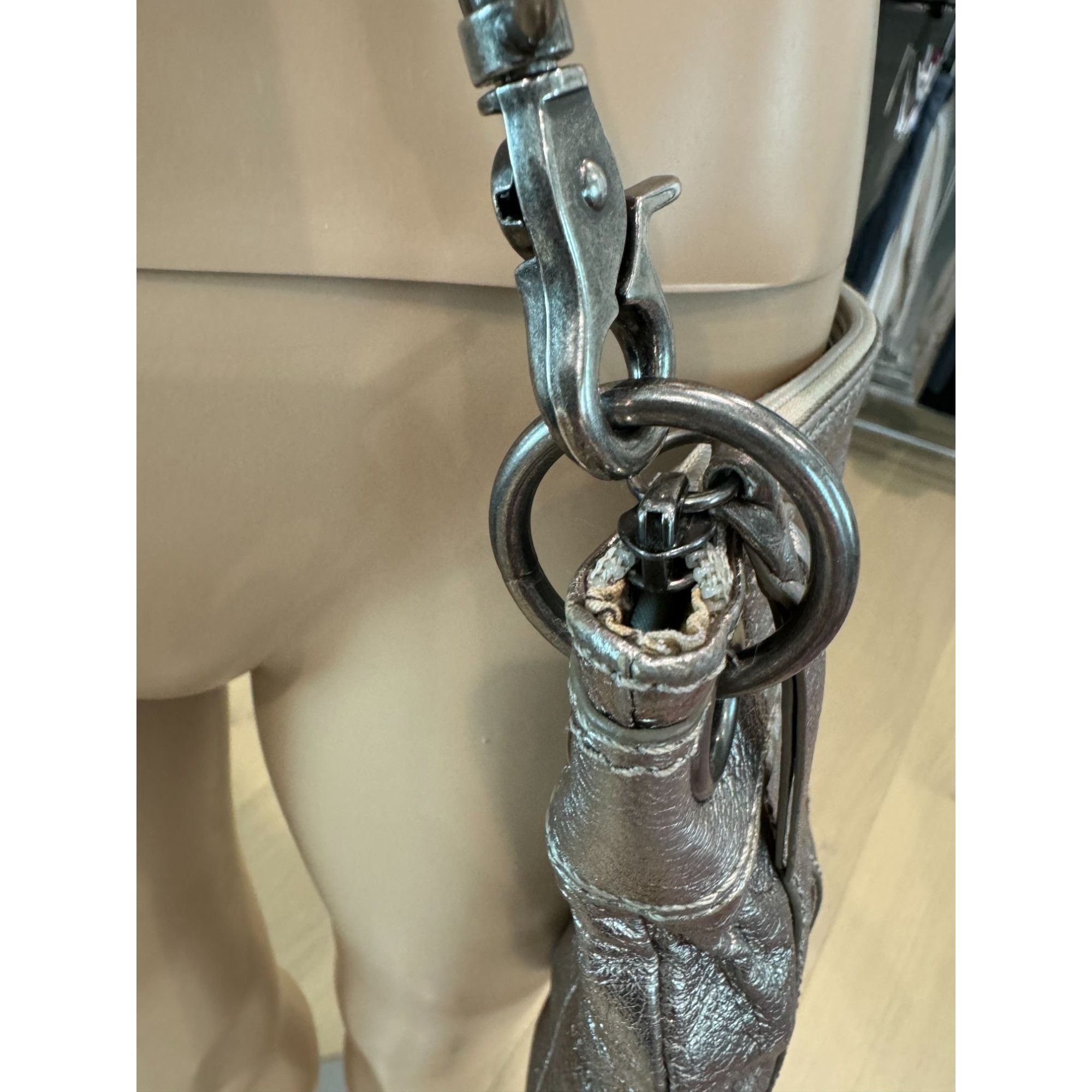 The Sak The Sak Metallic Pewter Genuine Leather Crossbody/ Clutch Ba Size ONE SIZE - 4 Thumbnail