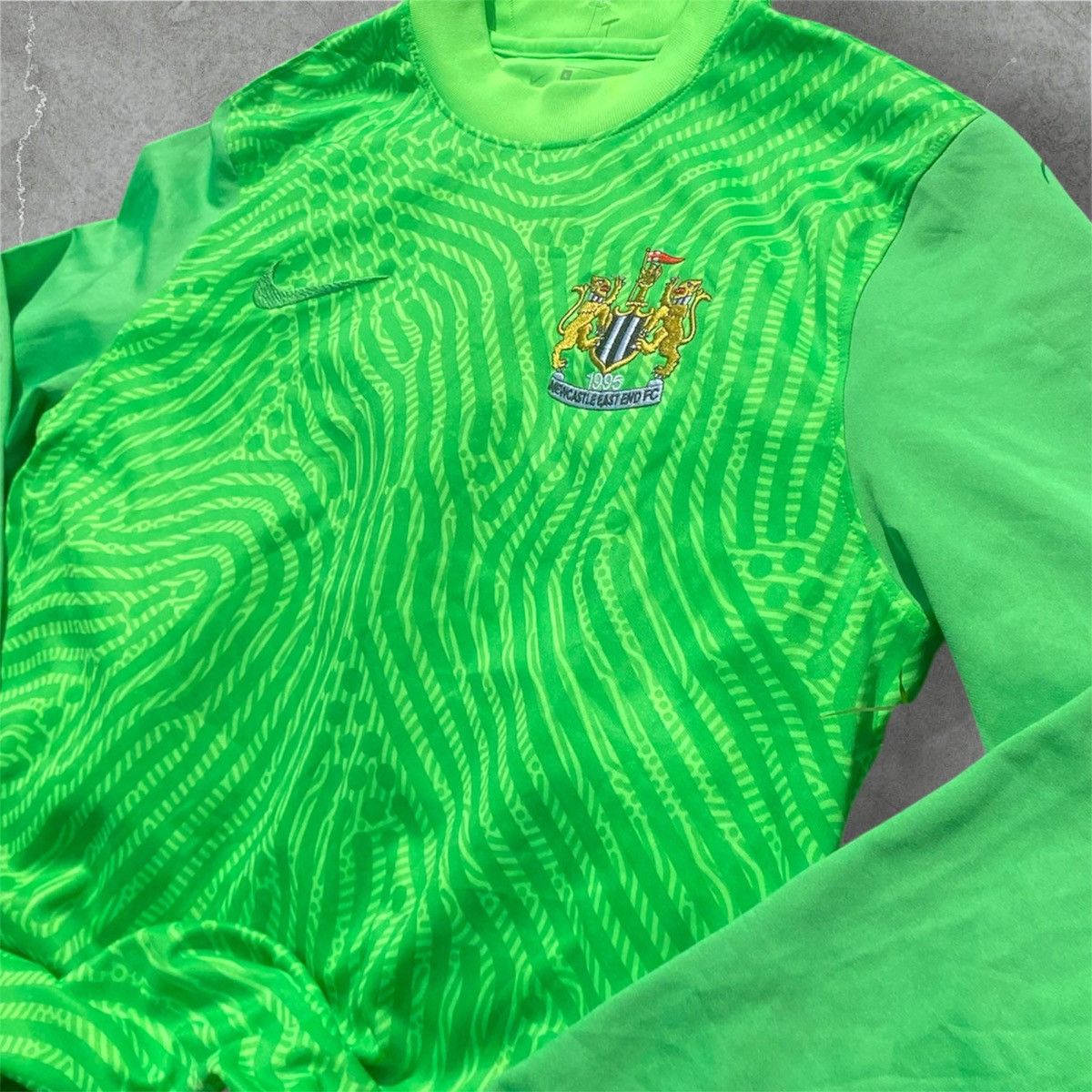 Nike Vintage Nike Newcastle East F.C. Green Long Sleeve Size US L / EU 52-54 / 3 - 3 Thumbnail