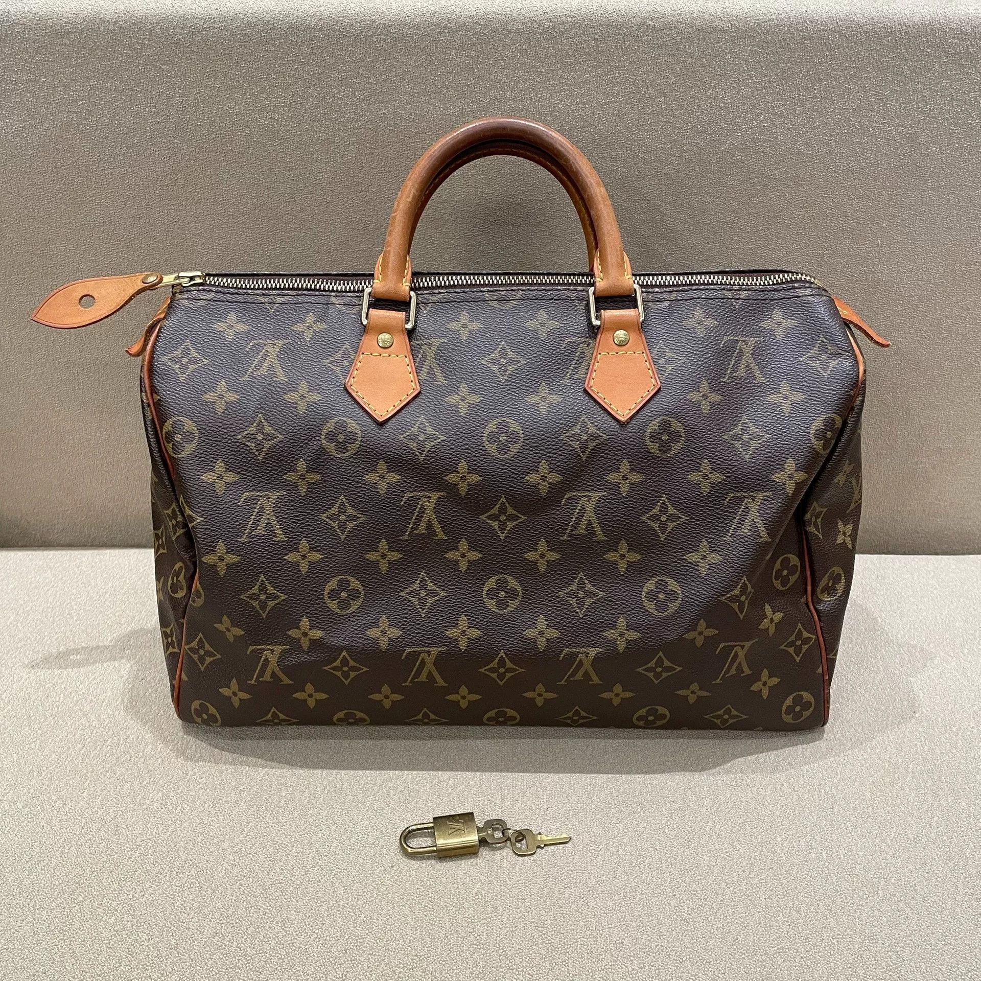 Louis Vuitton Pre-loved Bag Very good condition Size ONE SIZE - 1 Thumbnail