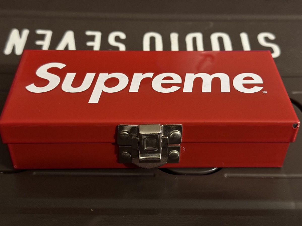 シュプリームSmall lStorage Box Red Supreme Spring/Summer 2017 Preview – Supreme