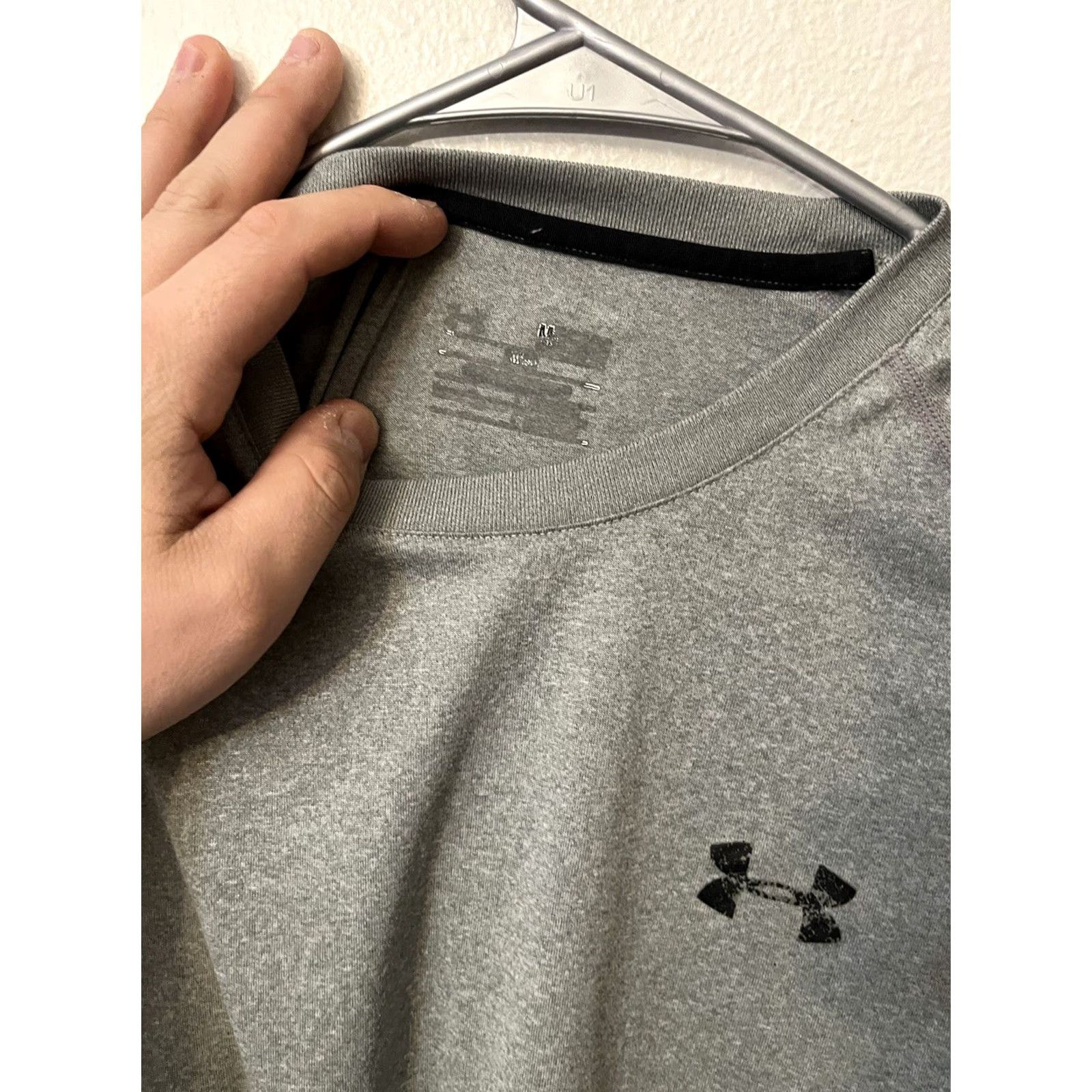 Under Armour Under Armour T-Shirt Men’s Short Sleeve Gray Crew Neck HeatGear Distre Logo Graphic Size US M / EU 48-50 / 2 - 3 Thumbnail