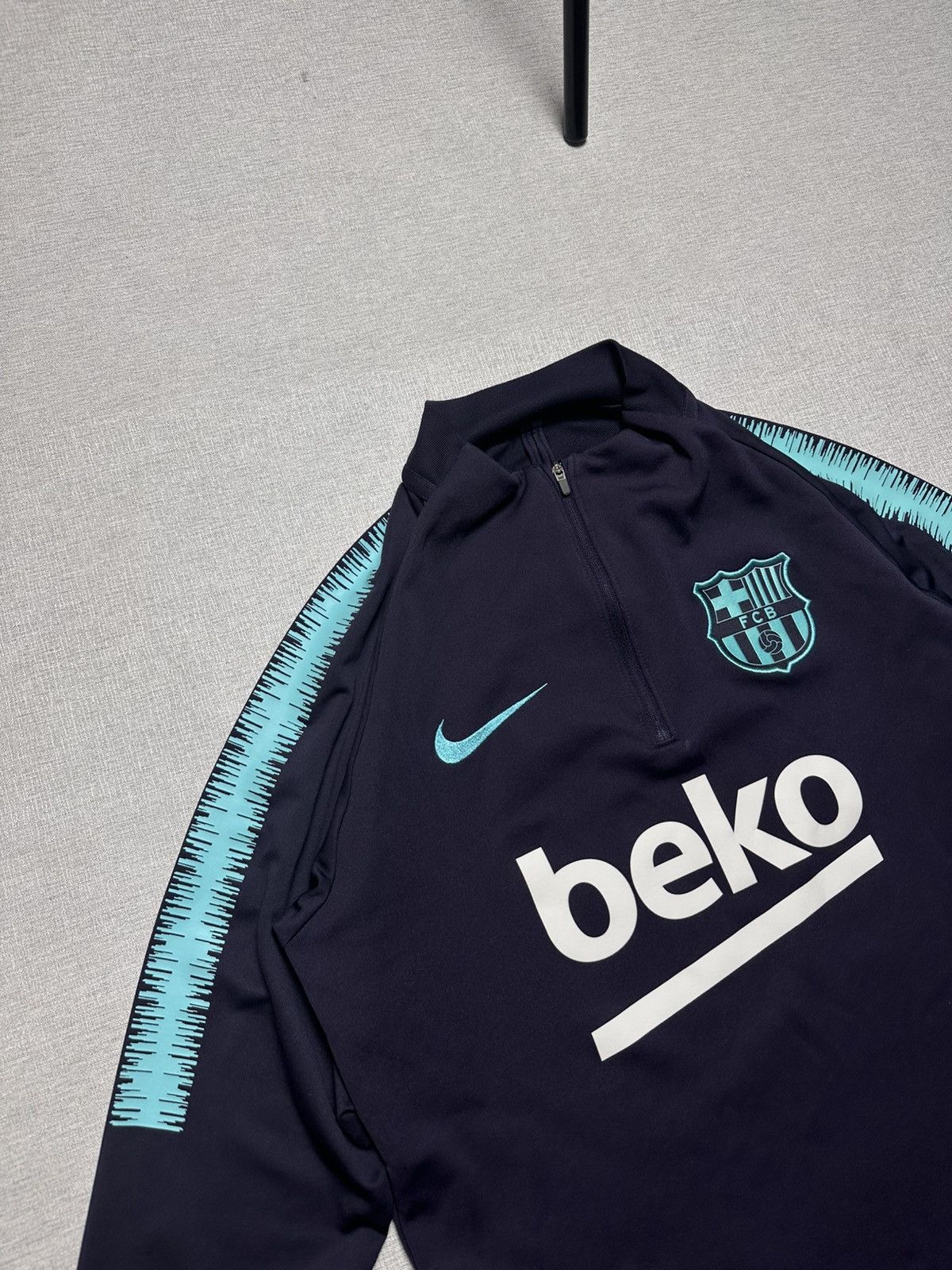 Nike Nike FC Barcelona 2018 2019 Training Shirt Jersey Sweatshirt Size US S / EU 44-46 / 1 - 2 Thumbnail