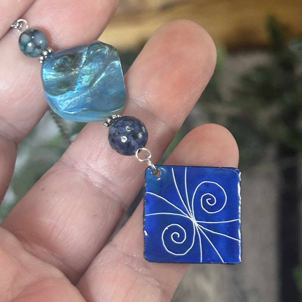 Handmade Handcrafted sodalite dyed shell dragon vein agate necklace Size ONE SIZE - 1 Thumbnail