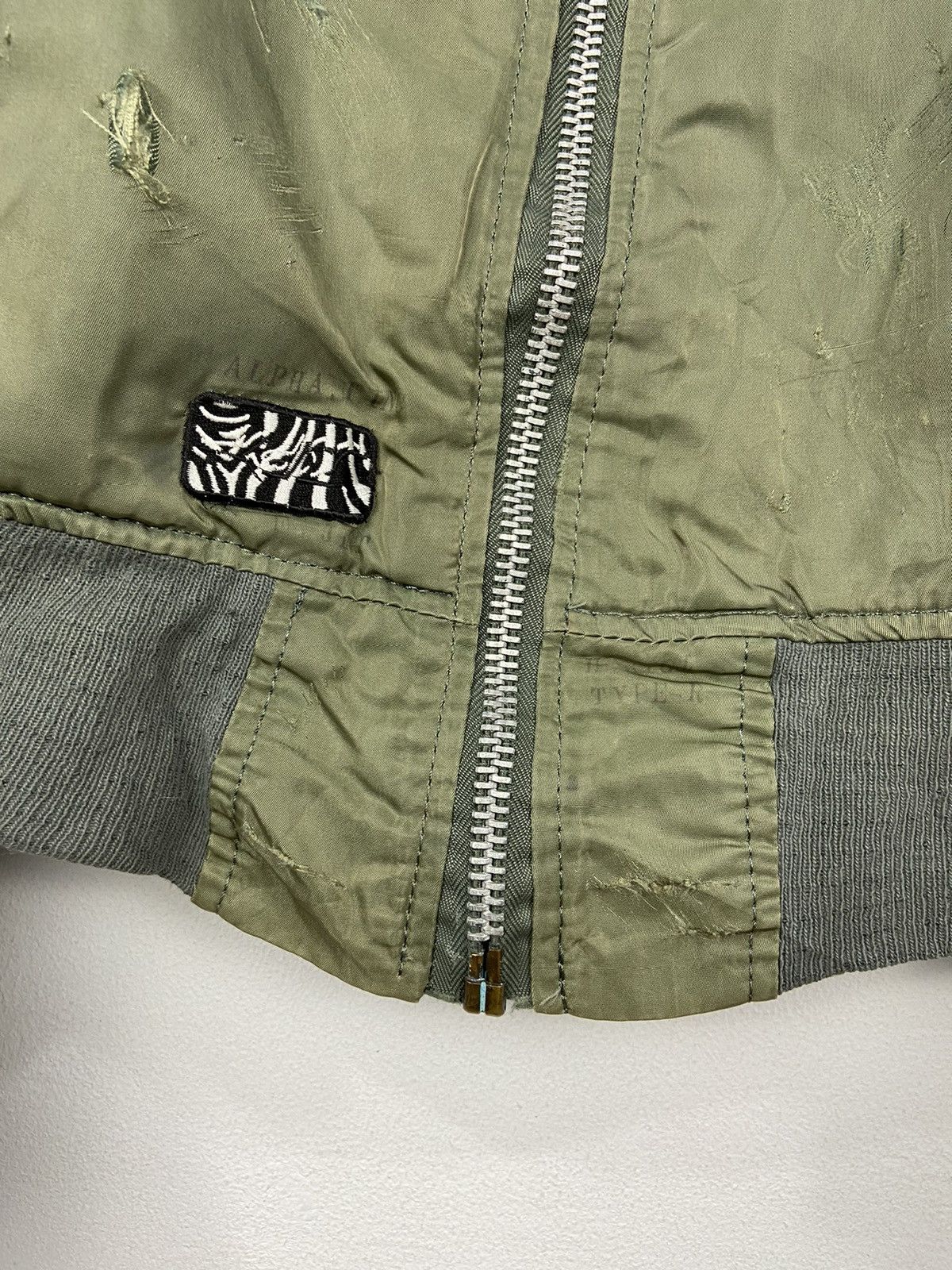 Alpha Industries MA 1 Crazy Design The Wildhearts Worn Distressed Jacket Size US L / EU 52-54 / 3 - 16 Thumbnail