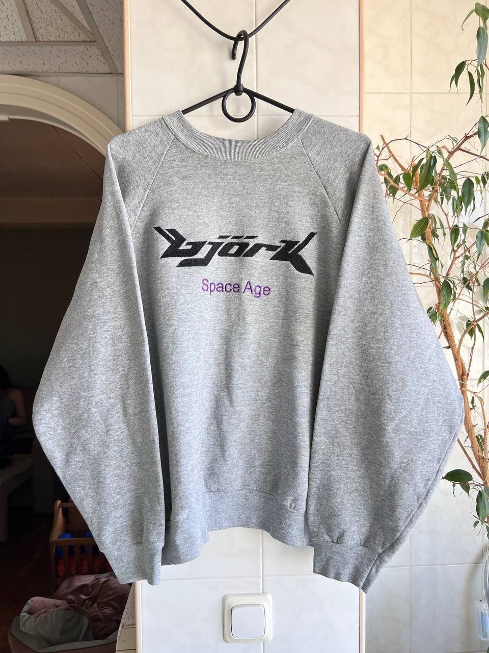 Band Tees Bjork Space Age Tour Vintage 90s Merch sweatshirt big logo Size US L / EU 52-54 / 3 - 5 Thumbnail