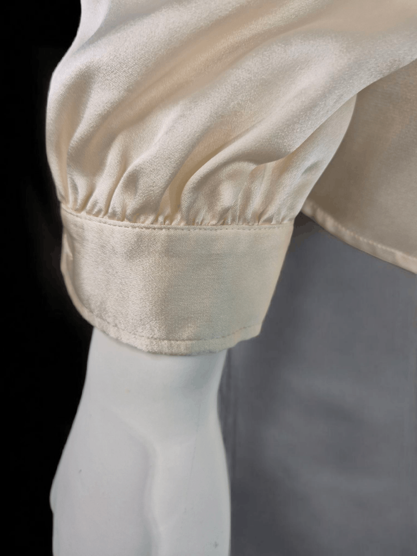 Valentino Valentino- Silk Ruffled Blouse Ivory -Rare Archive Piece Size M / US 6-8 / IT 42-44 - 7 Thumbnail