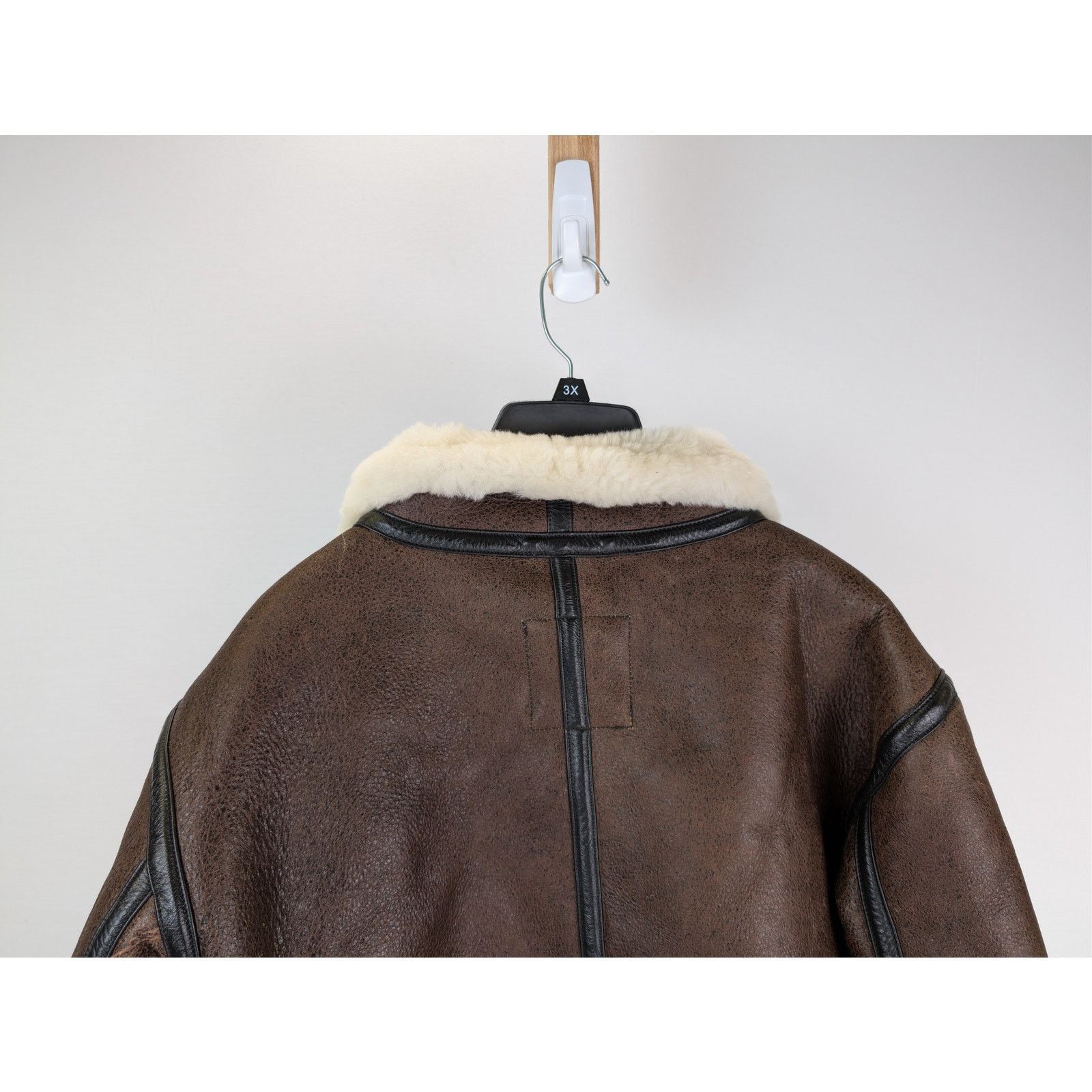 Alpha Industries o1rshd1 CC20 B-3 Sherpa leather bomber jacket in Dark Brown Size US M / EU 48-50 / 2 - 14 Thumbnail
