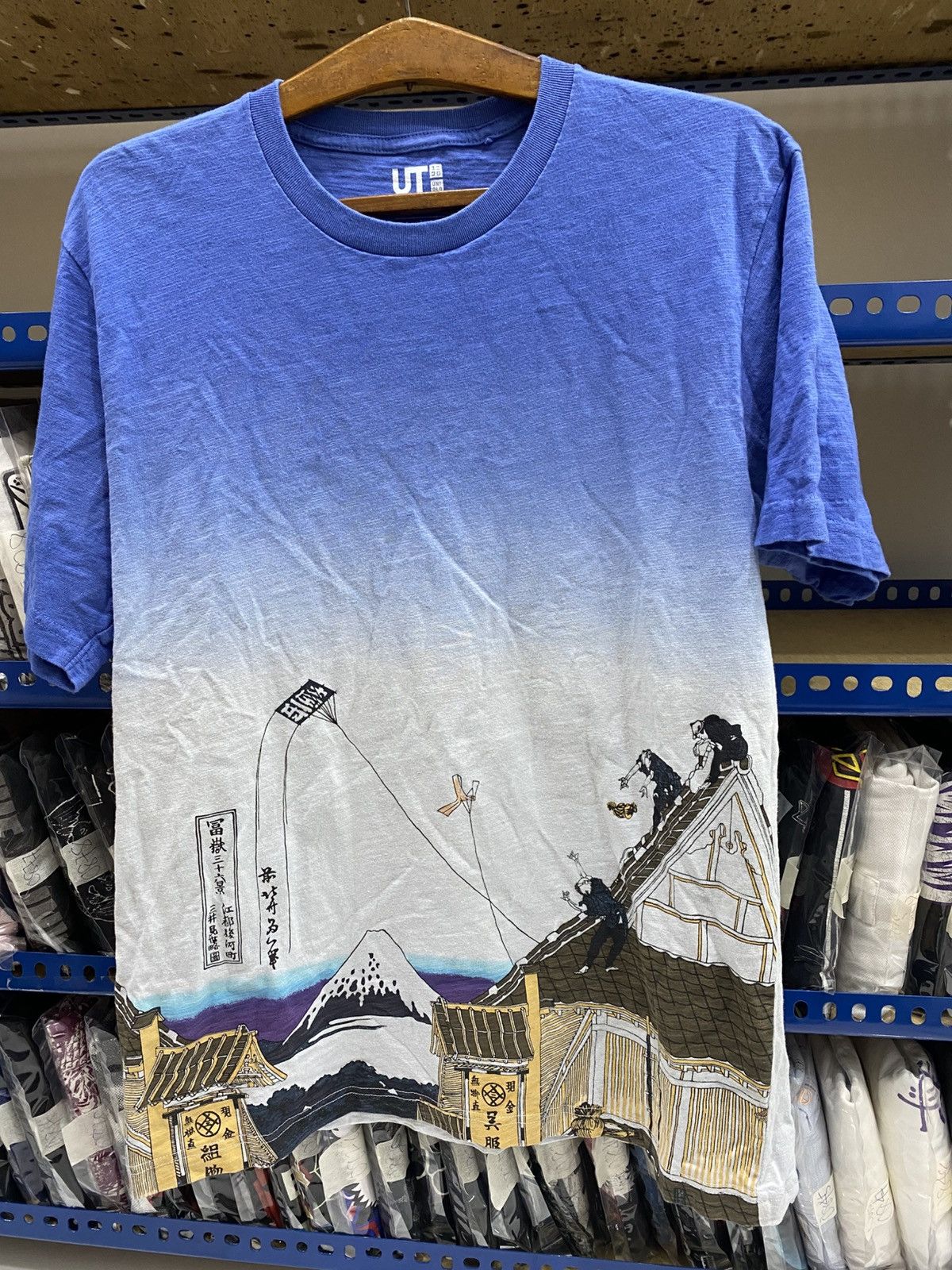 Uniqlo UNIQLO X HOKUSAI BLUE TSHIRT Size US M / EU 48-50 / 2 - 1 Thumbnail
