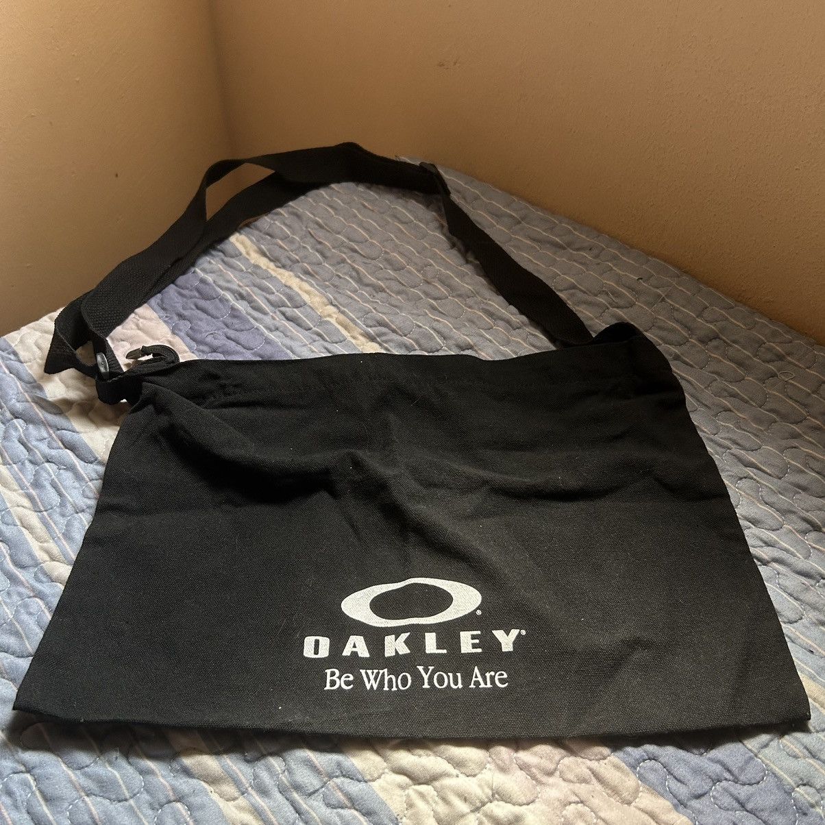 Oakley RARE! OAKLEY SACOCHE BAG BE WHO YOU ARE Size ONE SIZE - 2 Thumbnail