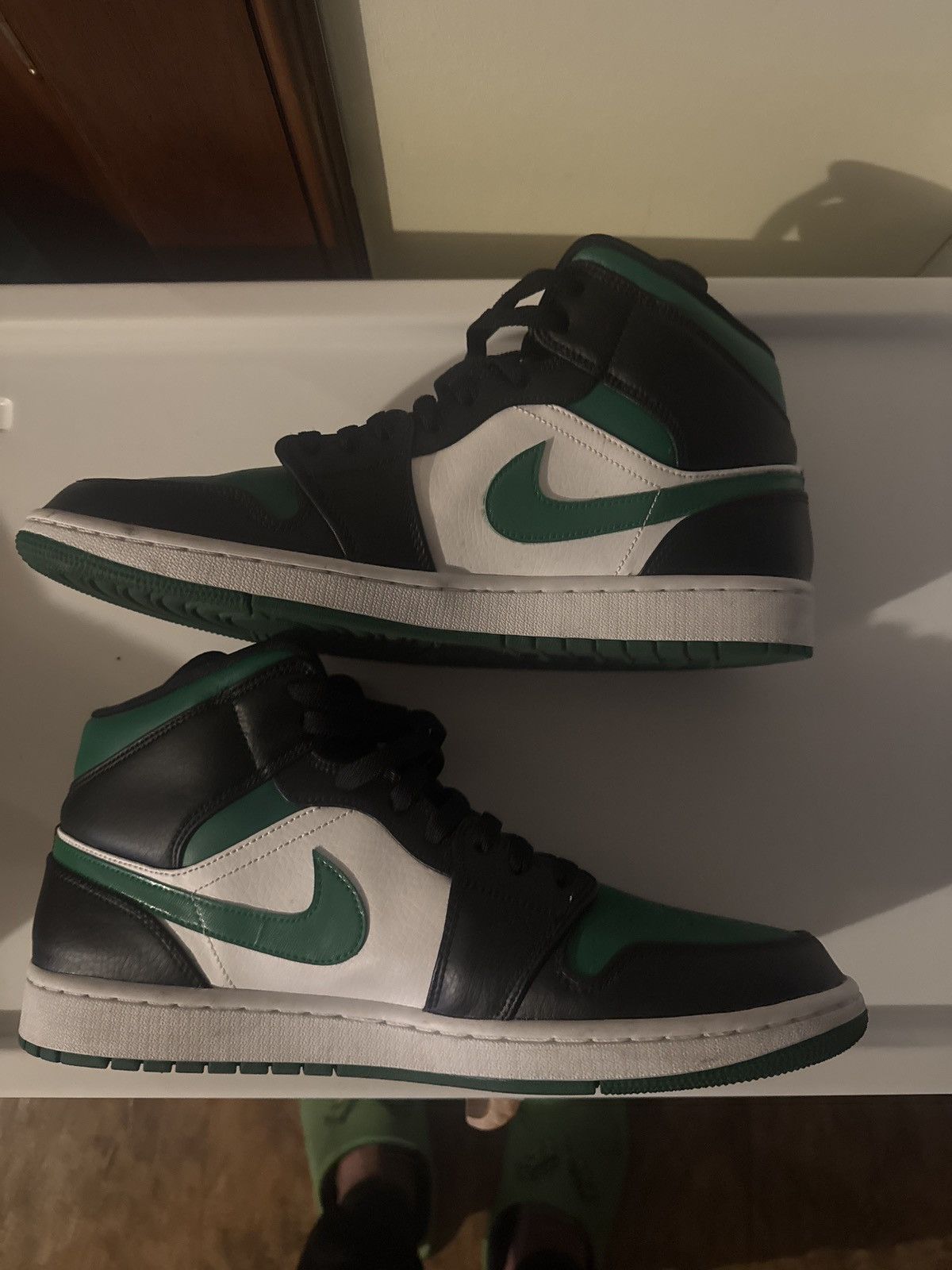 Jordan Brand Air Jordan 1 Mid Size US 13 / EU 46 - 3 Thumbnail