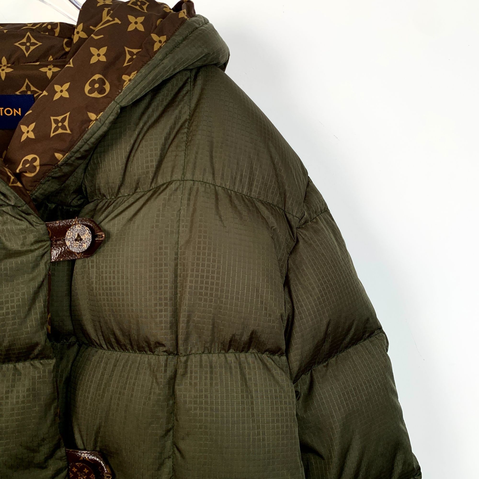 Louis Vuitton Louis Vuitton Womens Hooded Down Puffer Coat Olive Green Siz Size M / US 6-8 / IT 42-44 - 4 Thumbnail